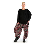 Transitional trousers in balloon shape made of stretcher jersey quality, paisly in red