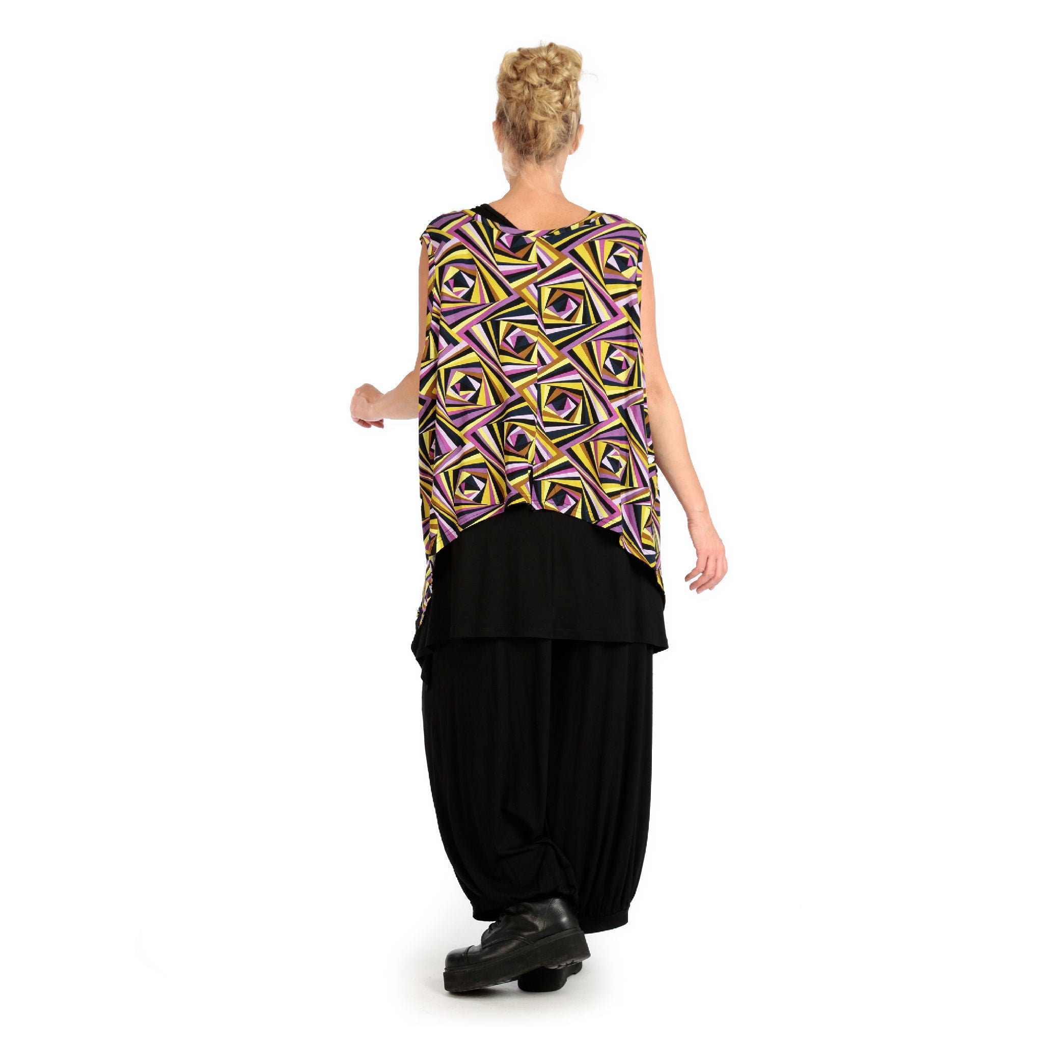 Winter top in pointed shape made of stretcher jersey quality, maple in purple-yellow-lilac