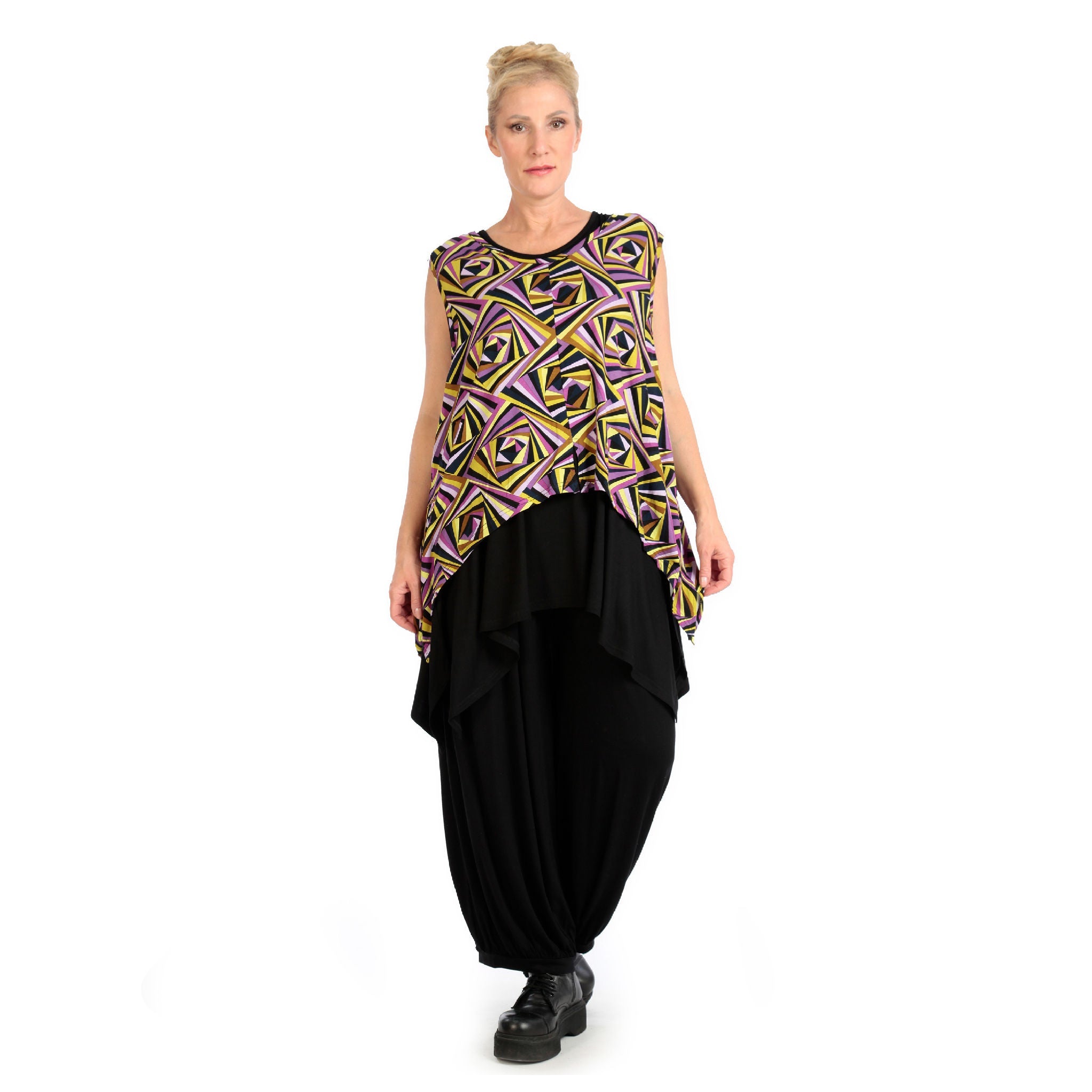 Winter top in pointed shape made of stretcher jersey quality, maple in purple-yellow-lilac