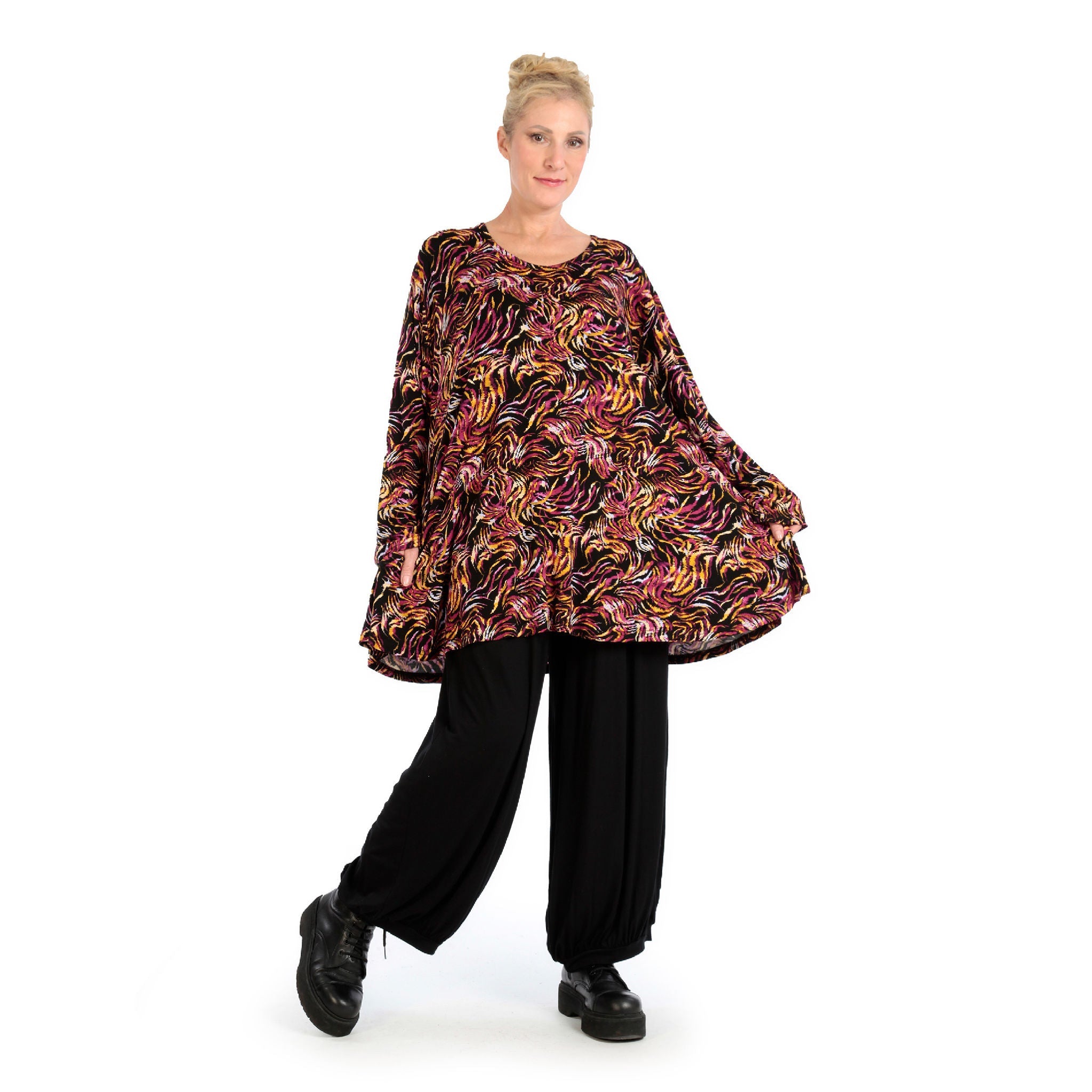 Winter shirt in bell shape made of stretcher jersey quality, Sienna in black-fuchsia-yellow