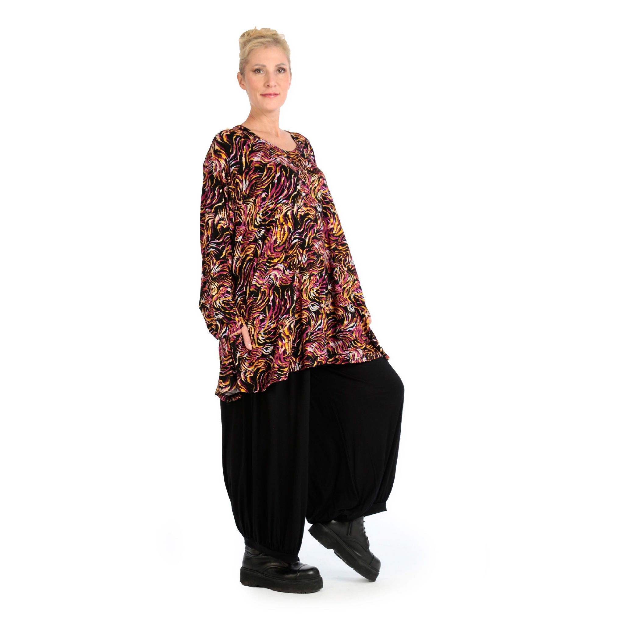 Winter shirt in bell shape made of stretcher jersey quality, Sienna in black-fuchsia-yellow