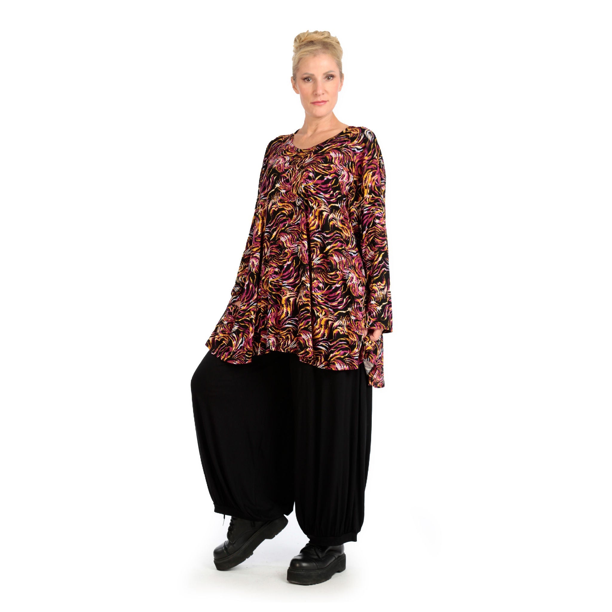 Winter shirt in bell shape made of stretcher jersey quality, Sienna in black-fuchsia-yellow