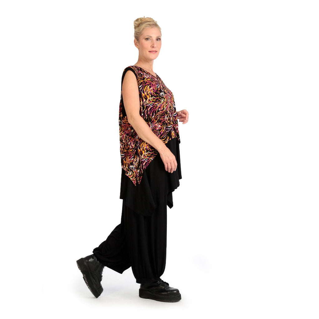 Winter top in a pointed shape made of stretcher jersey quality, Sienna in black-fuchsia-yellow
