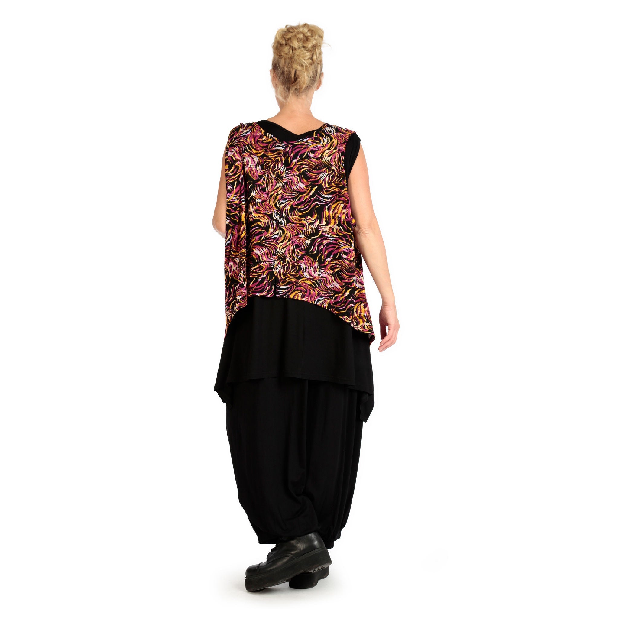 Winter top in a pointed shape made of stretcher jersey quality, Sienna in black-fuchsia-yellow