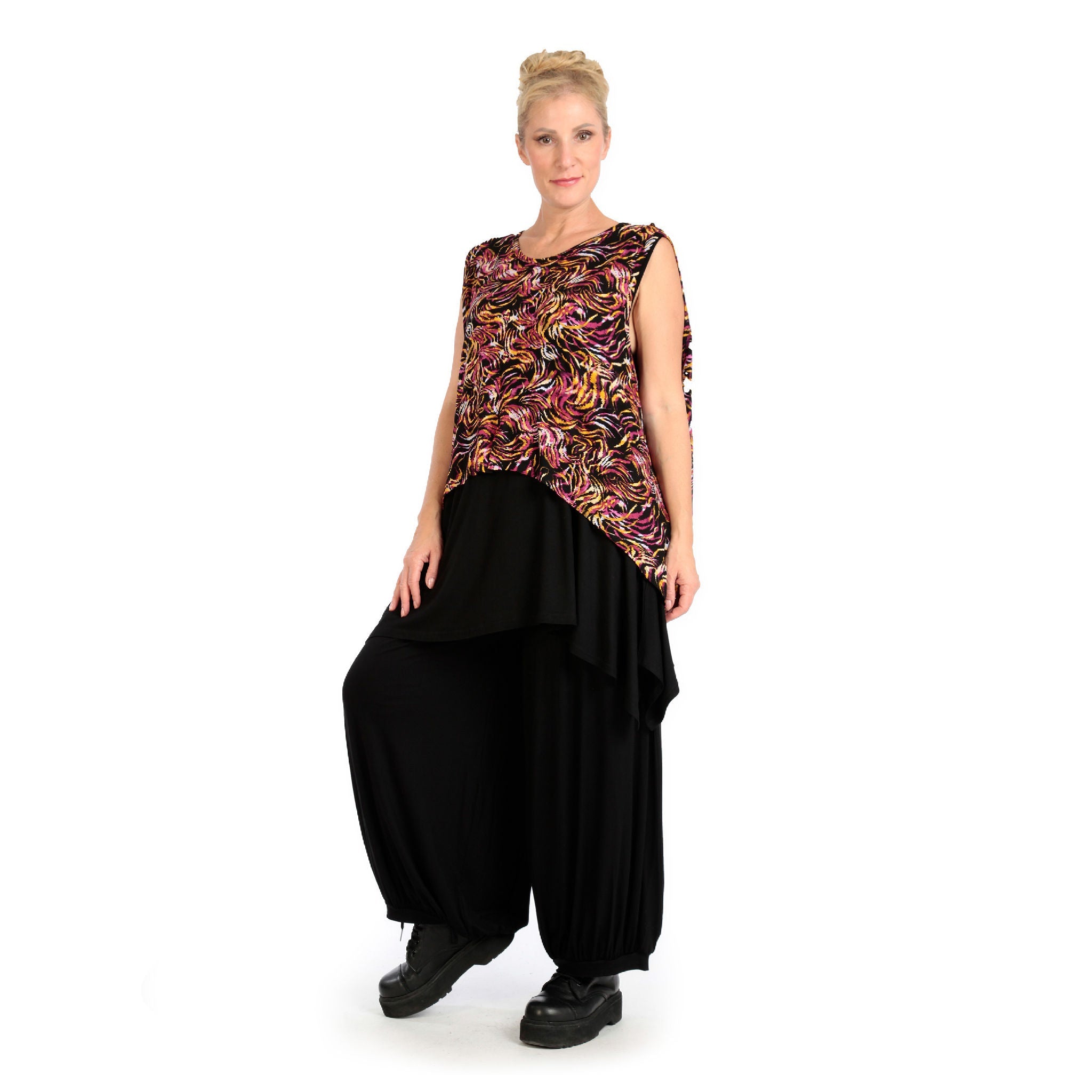 Winter top in a pointed shape made of stretcher jersey quality, Sienna in black-fuchsia-yellow