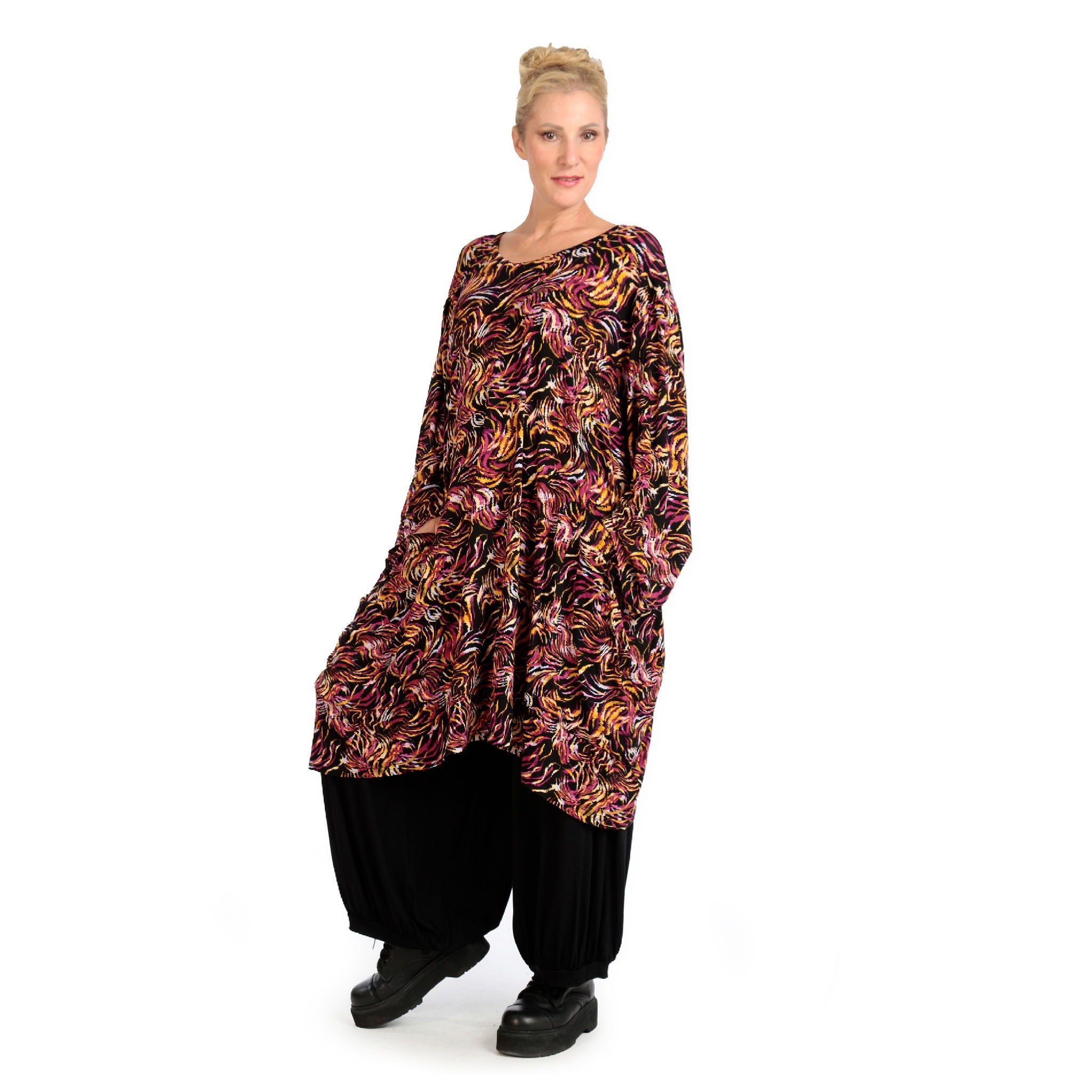Winter big shirt in balloon shape made of stretcher jersey quality, Sienna in black-fuchsia-yellow