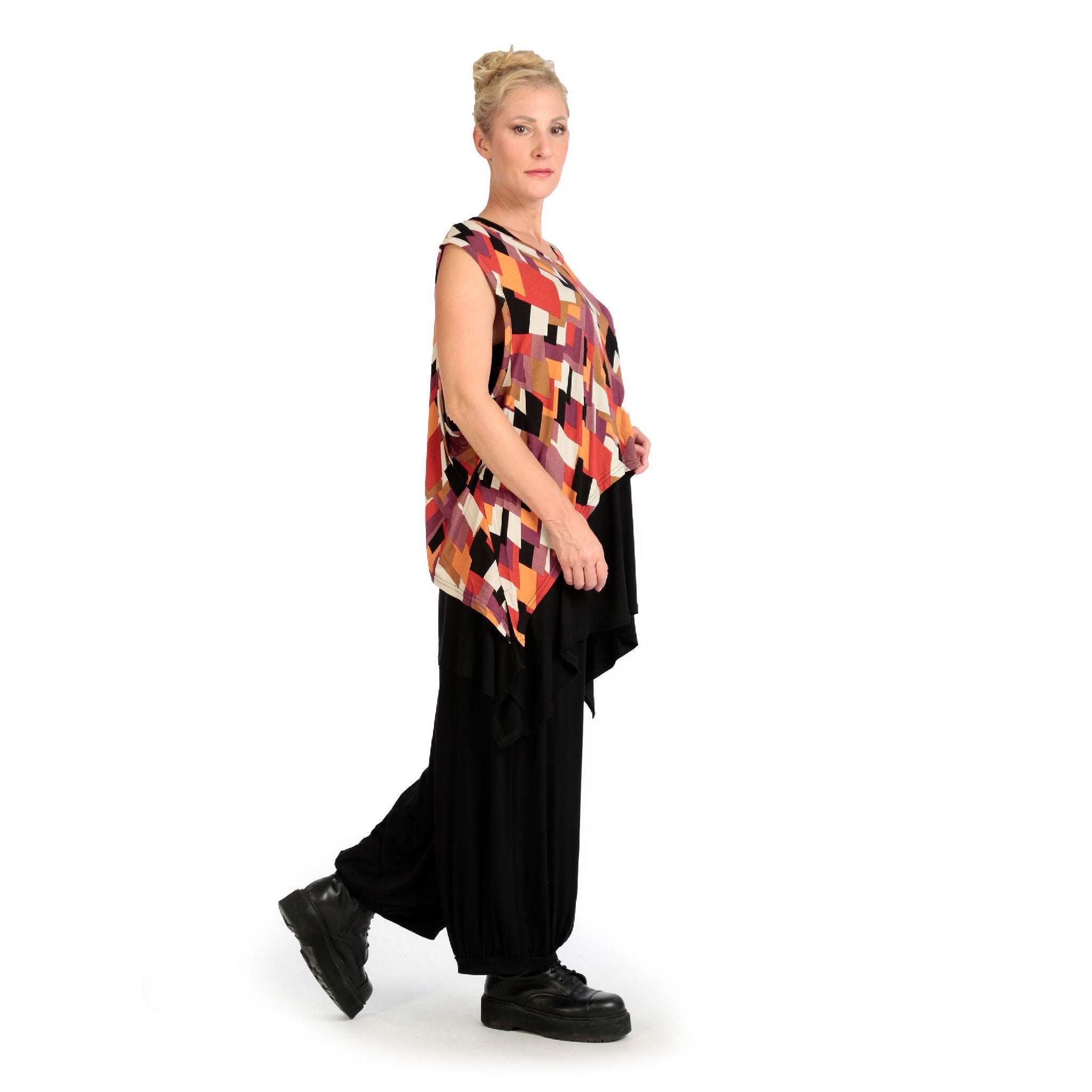 Winter top in a pointed shape made of stretch jersey quality, Lavina in black-lilac-orange