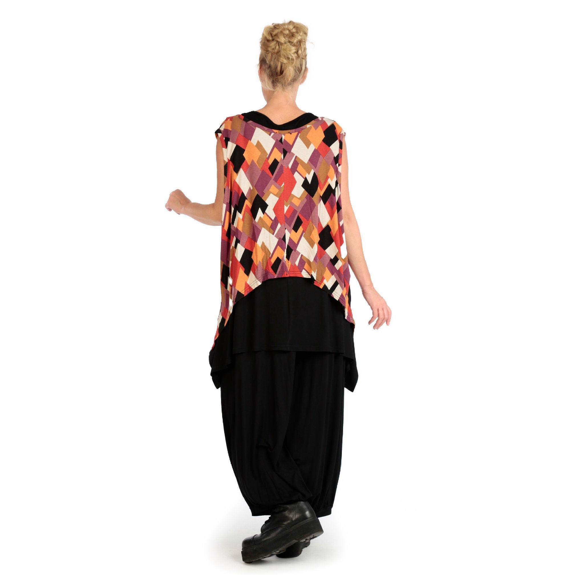 Winter top in a pointed shape made of stretch jersey quality, Lavina in black-lilac-orange