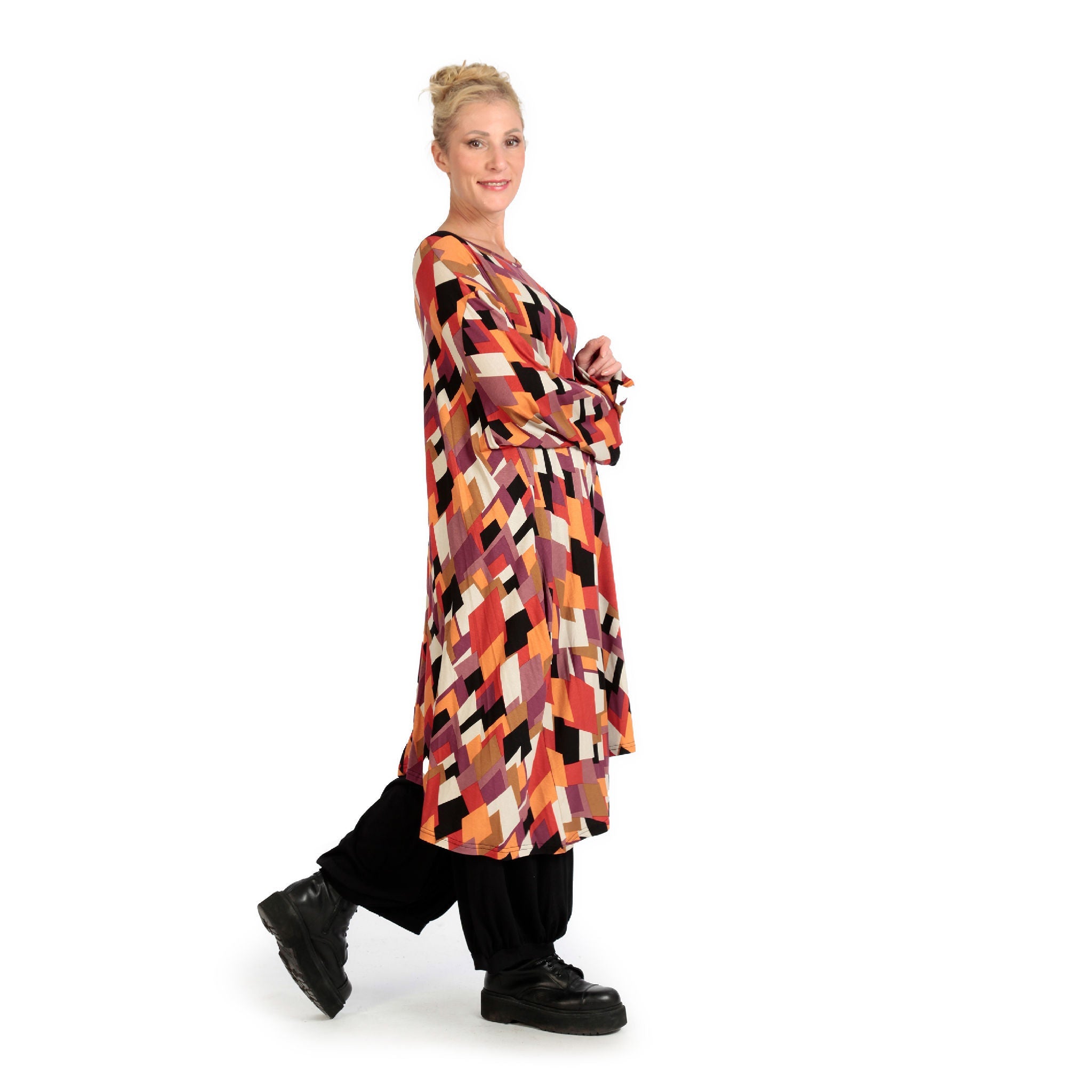 Robe d'hiver en forme de A en jersey extensible de qualité, Lavina en noir-lilas-orange