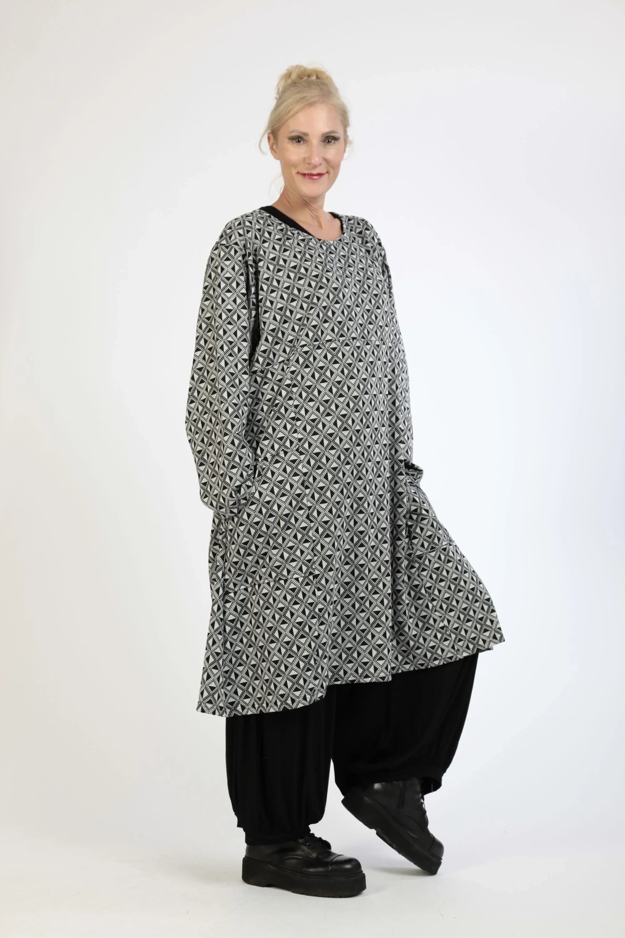 Winter dress in a straight shape made of warm fine knit quality, Lena in gray-black