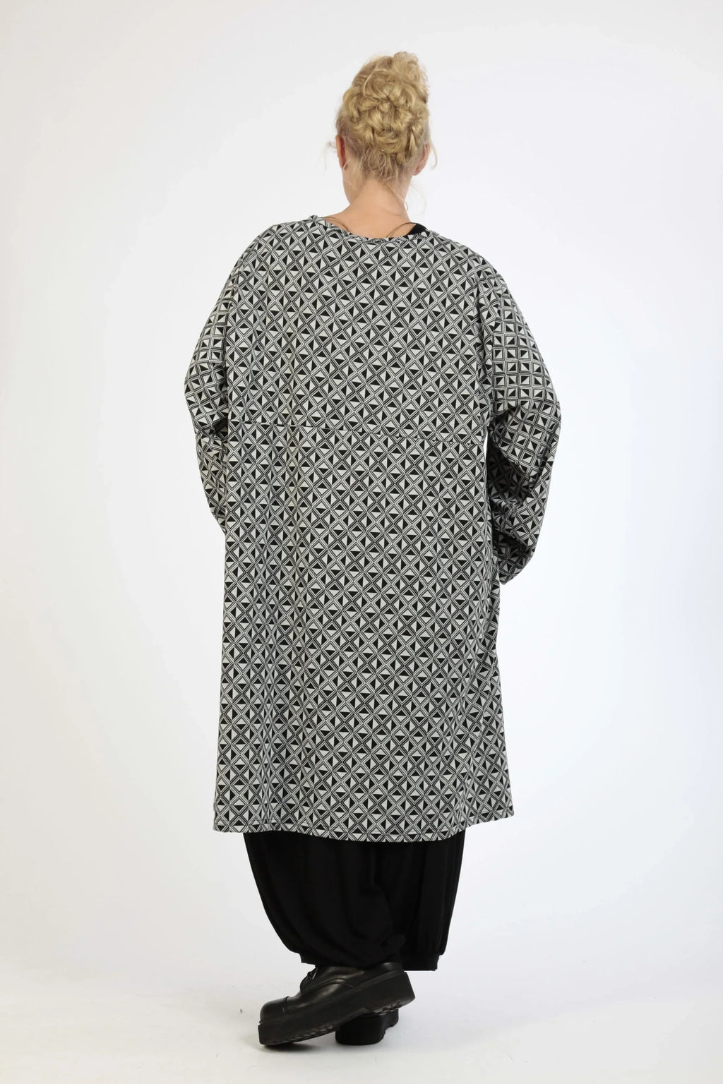 Winter dress in a straight shape made of warm fine knit quality, Lena in gray-black