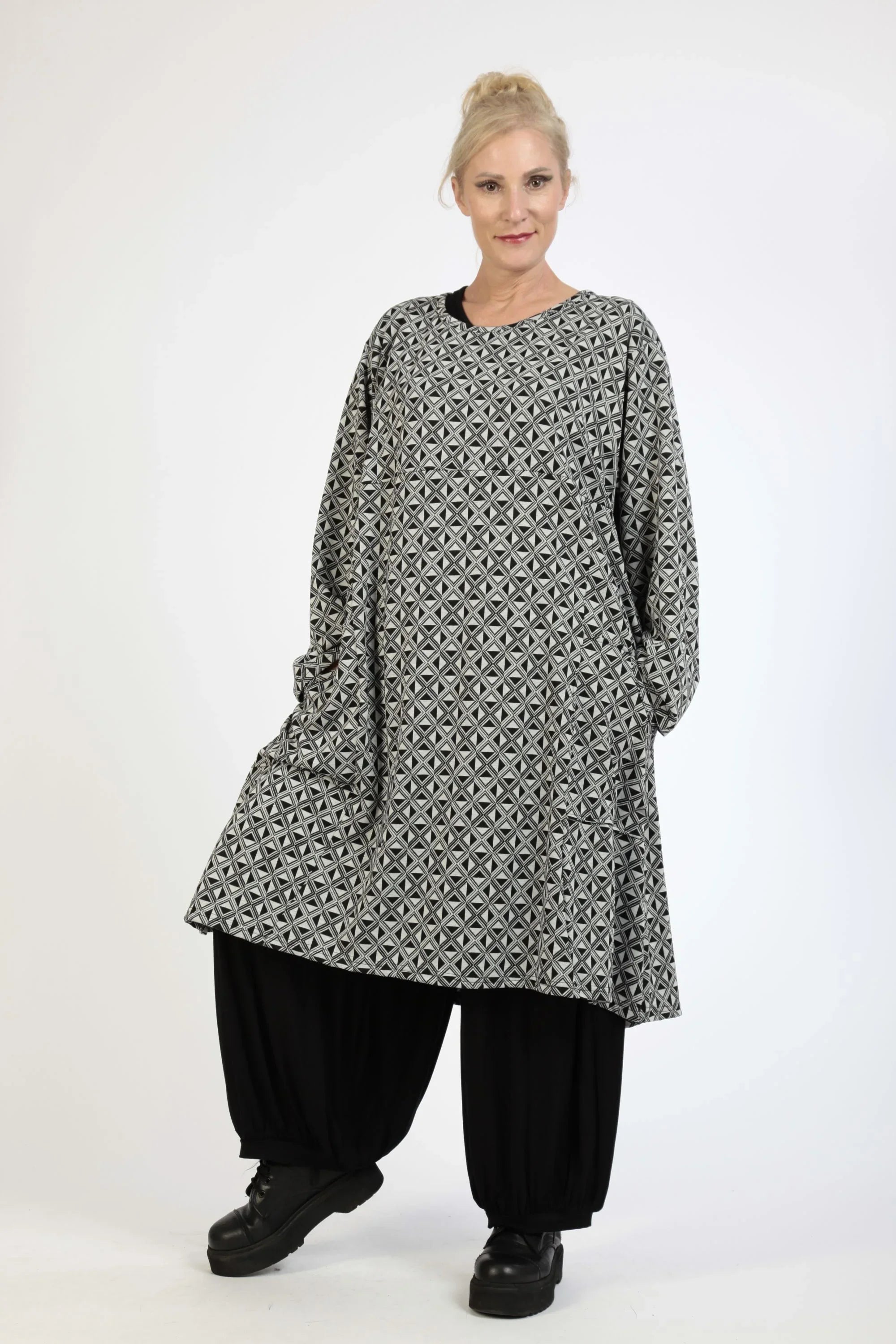 Winter dress in a straight shape made of warm fine knit quality, Lena in gray-black