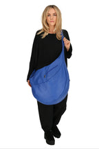 Everyday bag in a balloon shape, made of smooth, high-quality leather, baggy style in royal blue