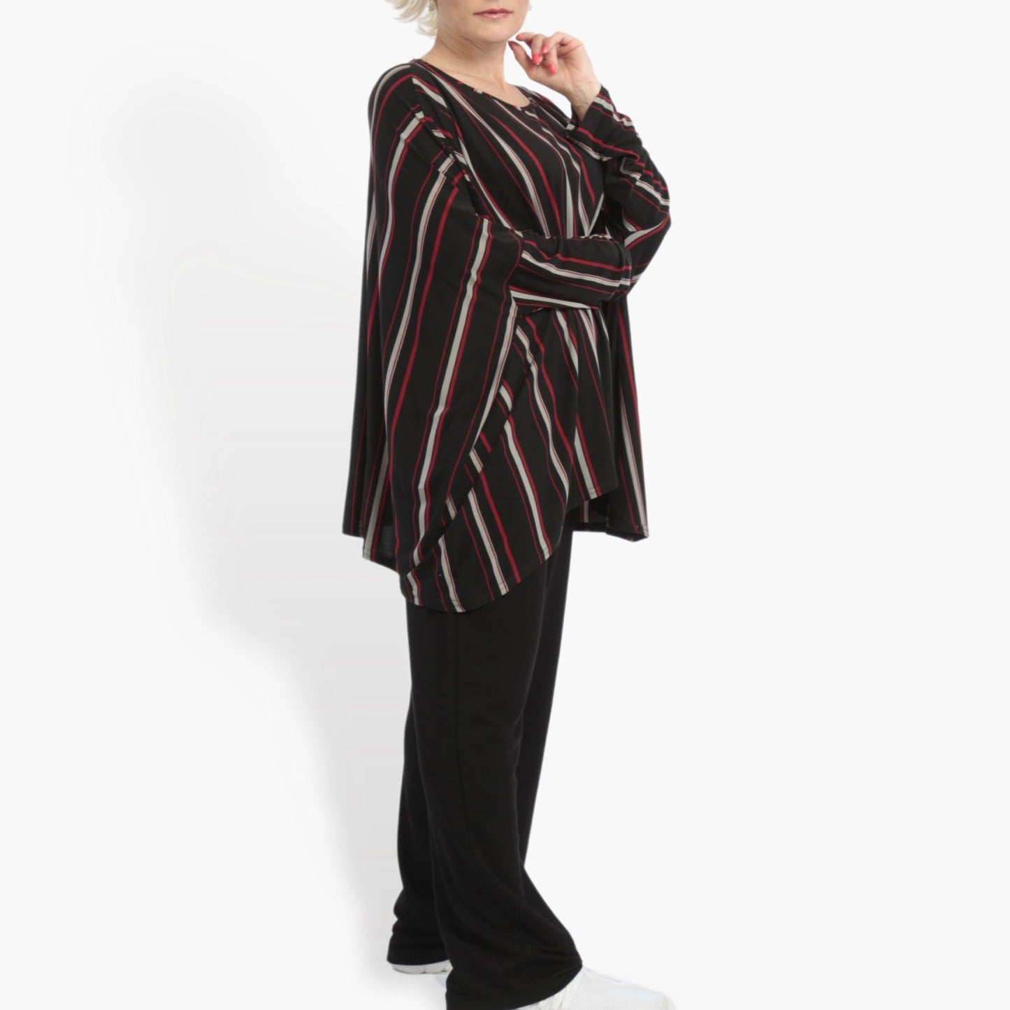 Summer big shirt in a boxy shape made of slinky quality, linen in black-red-gray