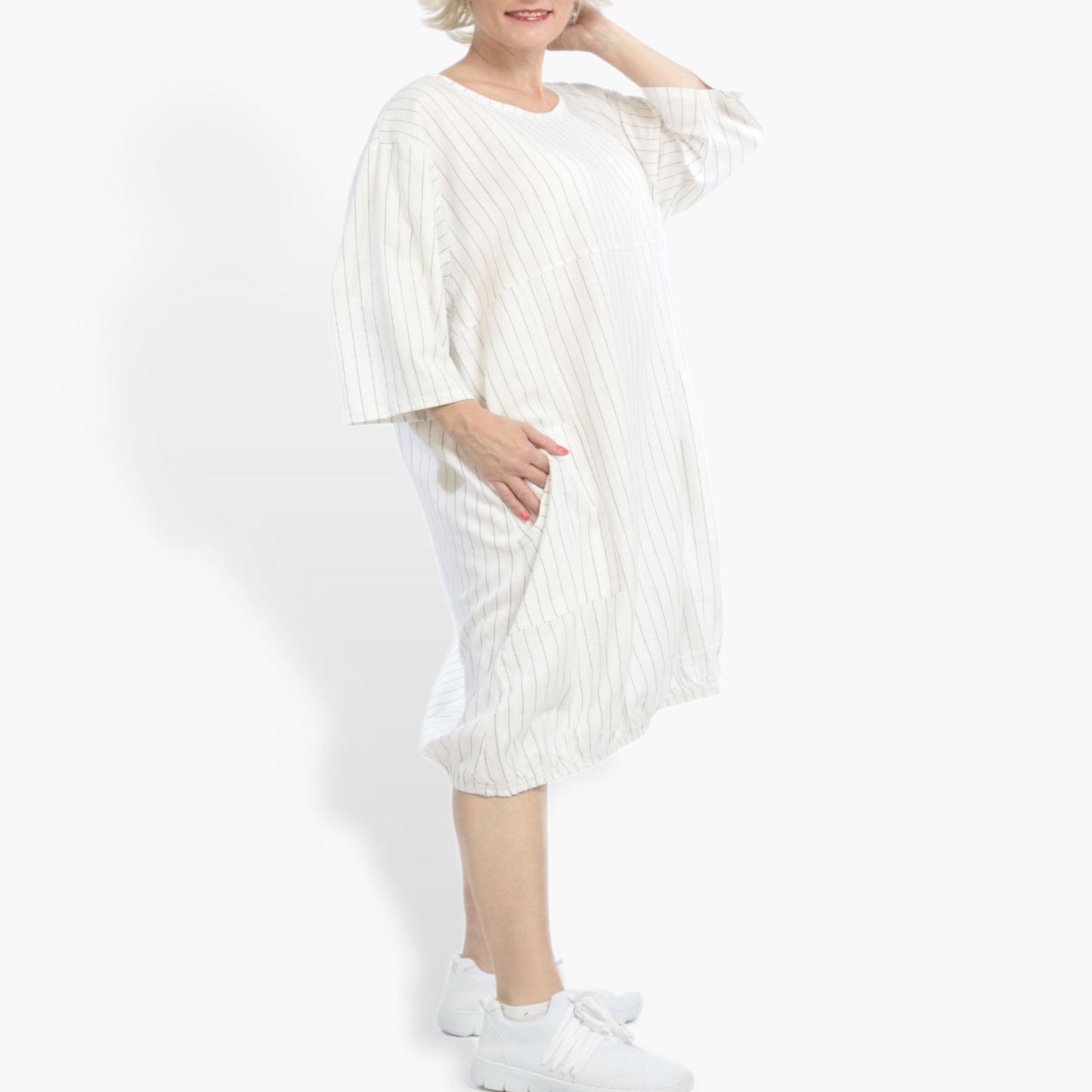 Summer dress in balloon shape made of airy linen look quality, Beleza in ecru black