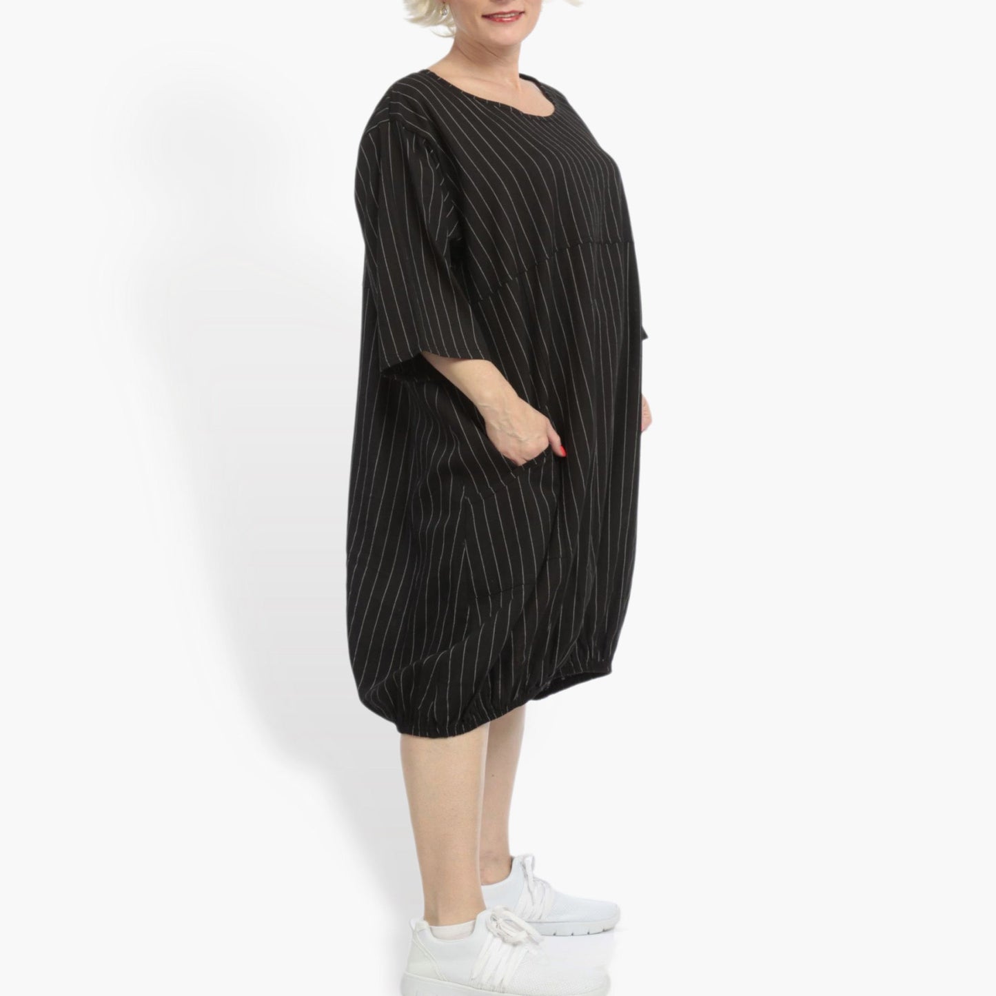 Summer dress in balloon shape made of airy linen look quality, Beleza in black and white