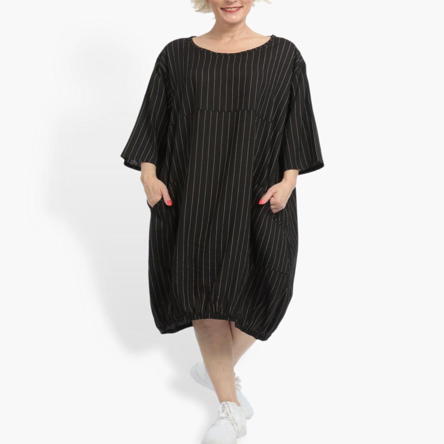 Summer dress in balloon shape made of airy linen look quality, Beleza in black and white