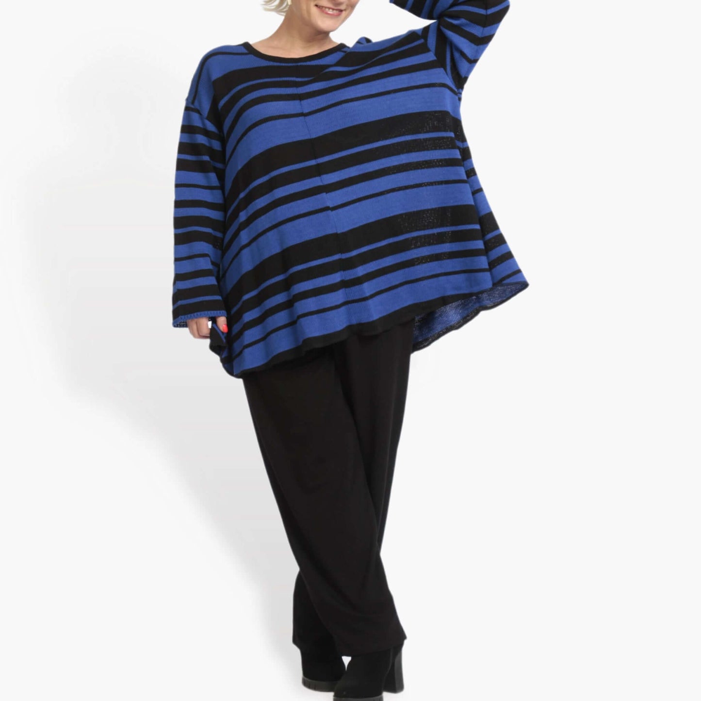 Transitional sweater in a bell shape made of fine knit quality, Nitto in black-royal blue