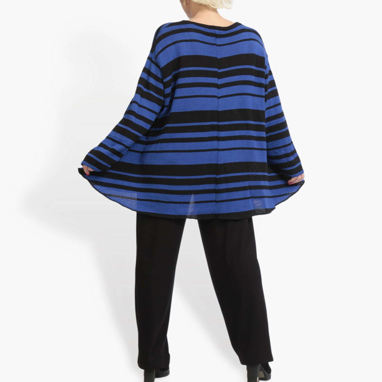 Transitional sweater in a bell shape made of fine knit quality, Nitto in black-royal blue