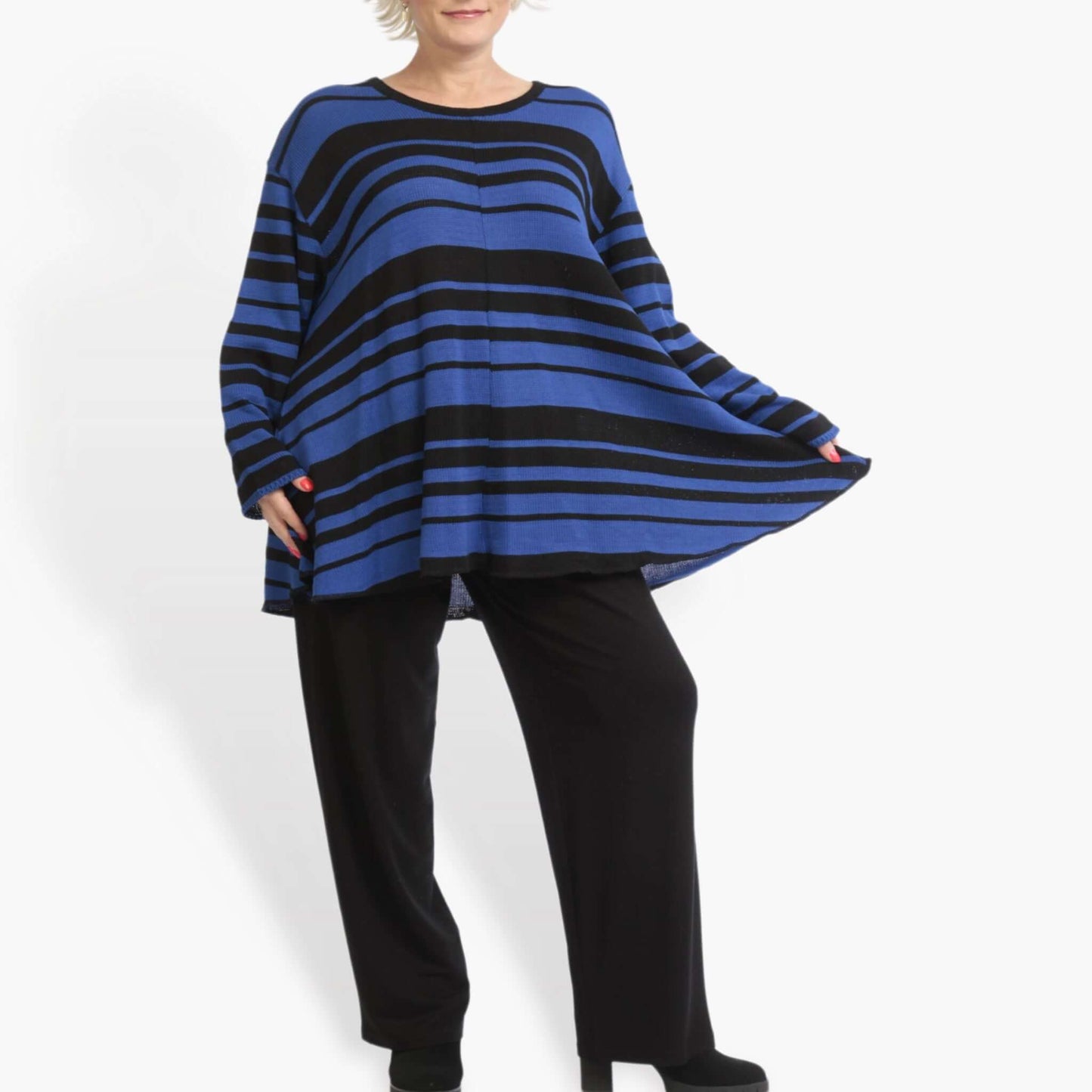 Transitional sweater in a bell shape made of fine knit quality, Nitto in black-royal blue