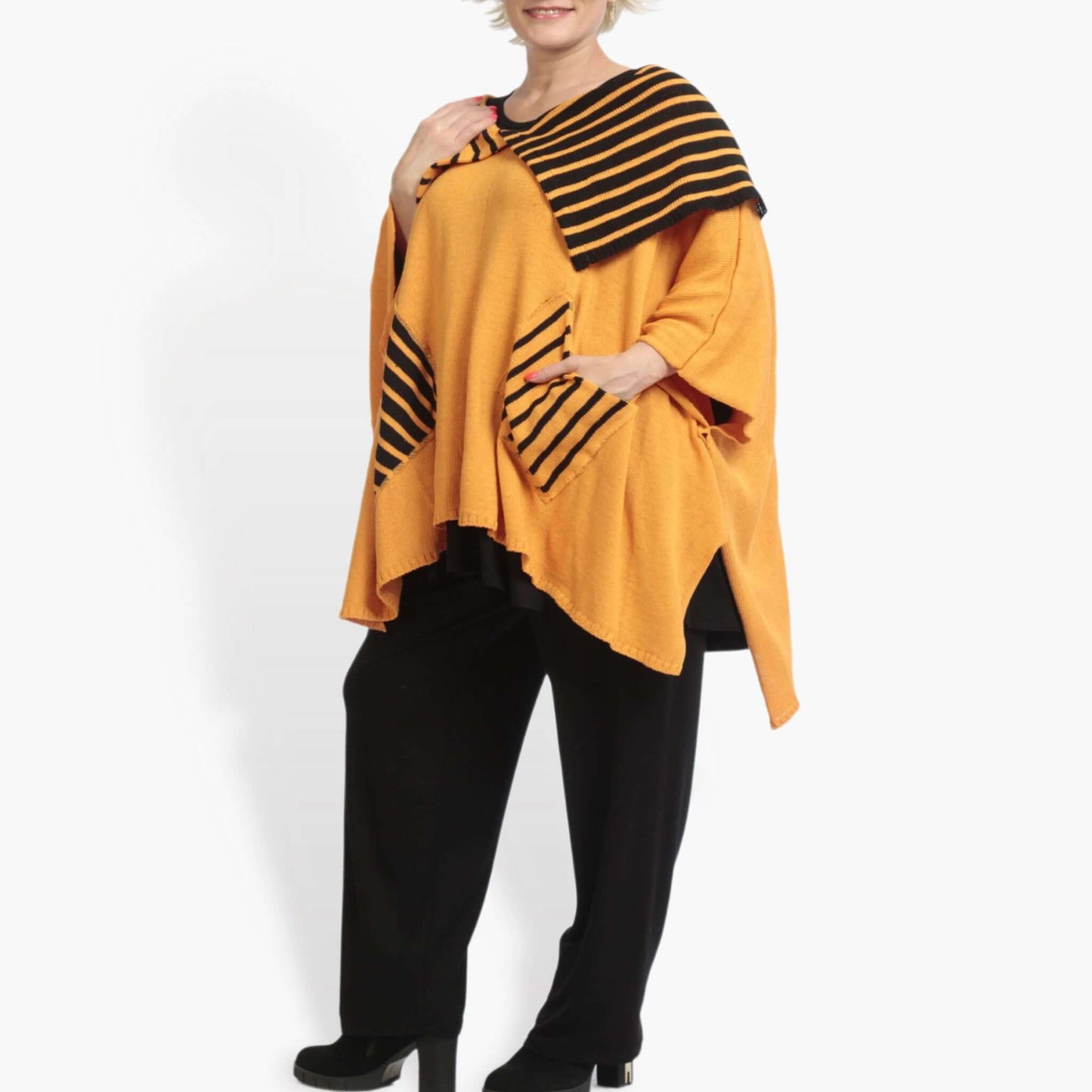 Transitional sweater in a boxy shape made of fine knit quality, Nitto in orange-black