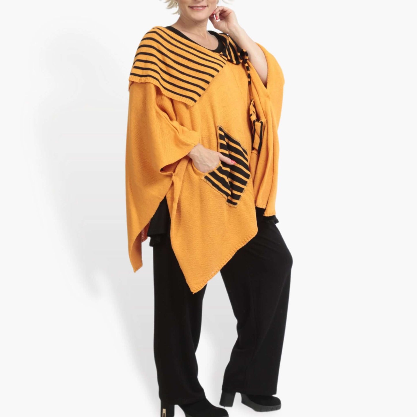 Transitional sweater in a boxy shape made of fine knit quality, Nitto in orange-black