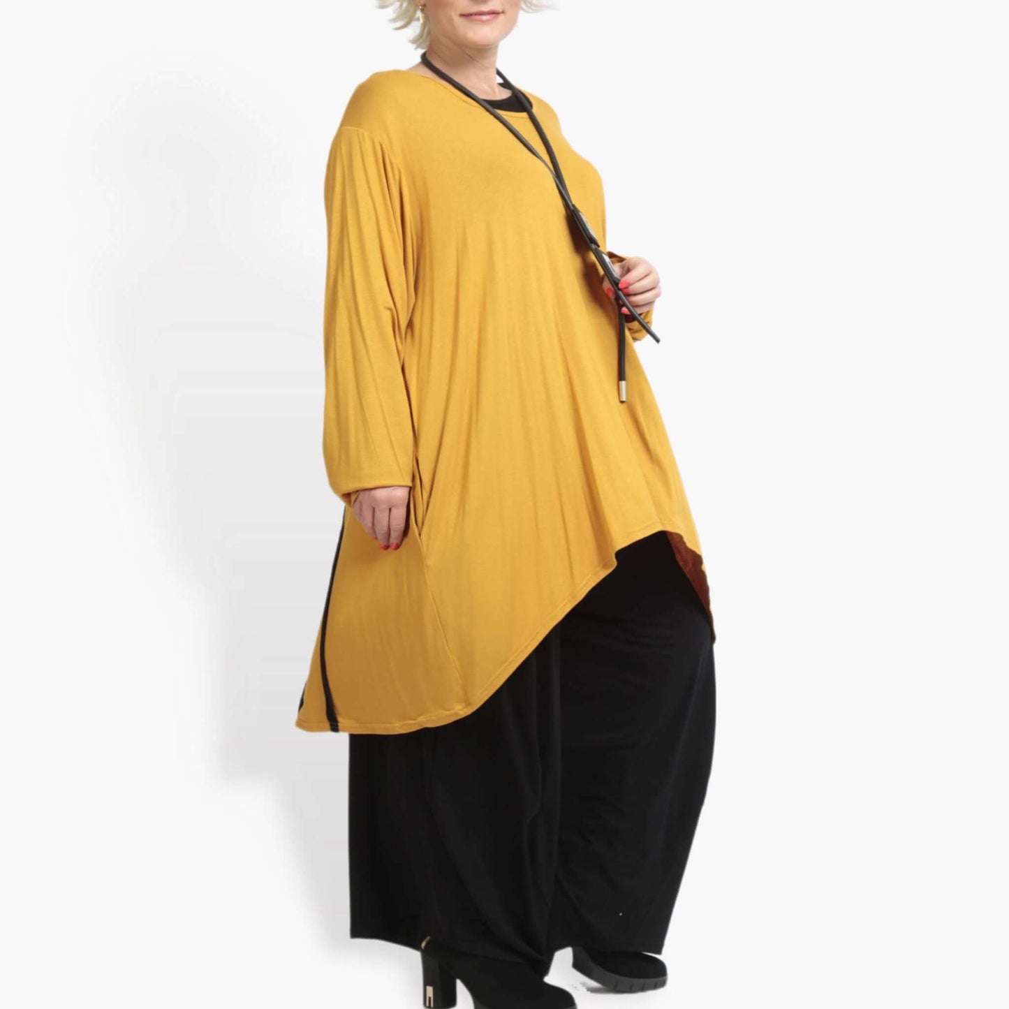 Everyday shirt in a mullet shape made of fine jersey quality, viscose basics in mustard