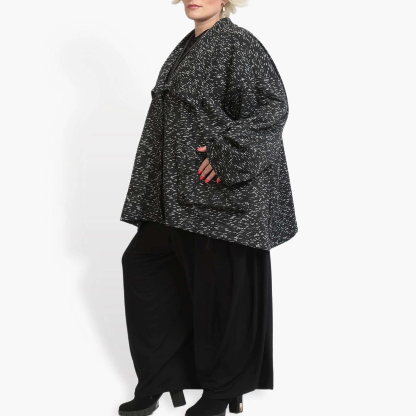 Winter jacket in A-shape made of fine jacquard quality, Mela in black and white