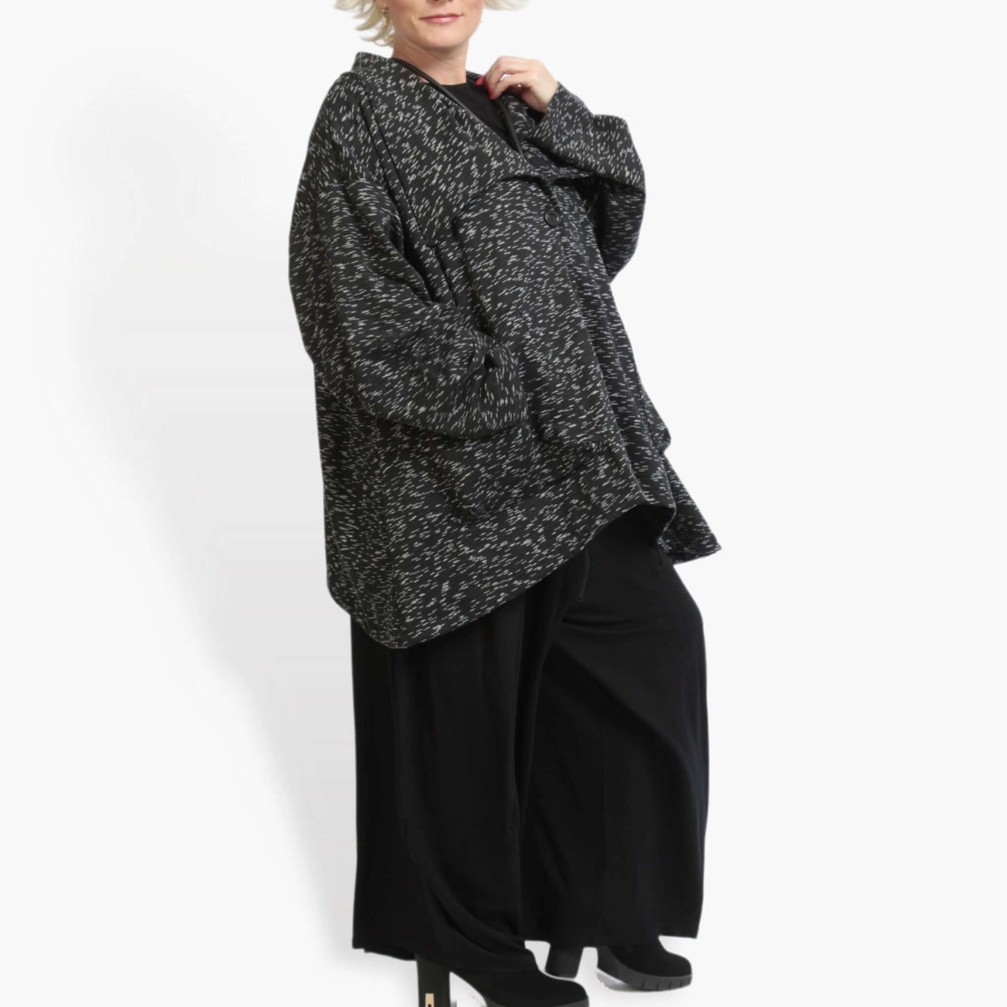 Winter Jacke in A-Form aus feiner Jacquard Qualität, Mela in Schwarz-Weiß