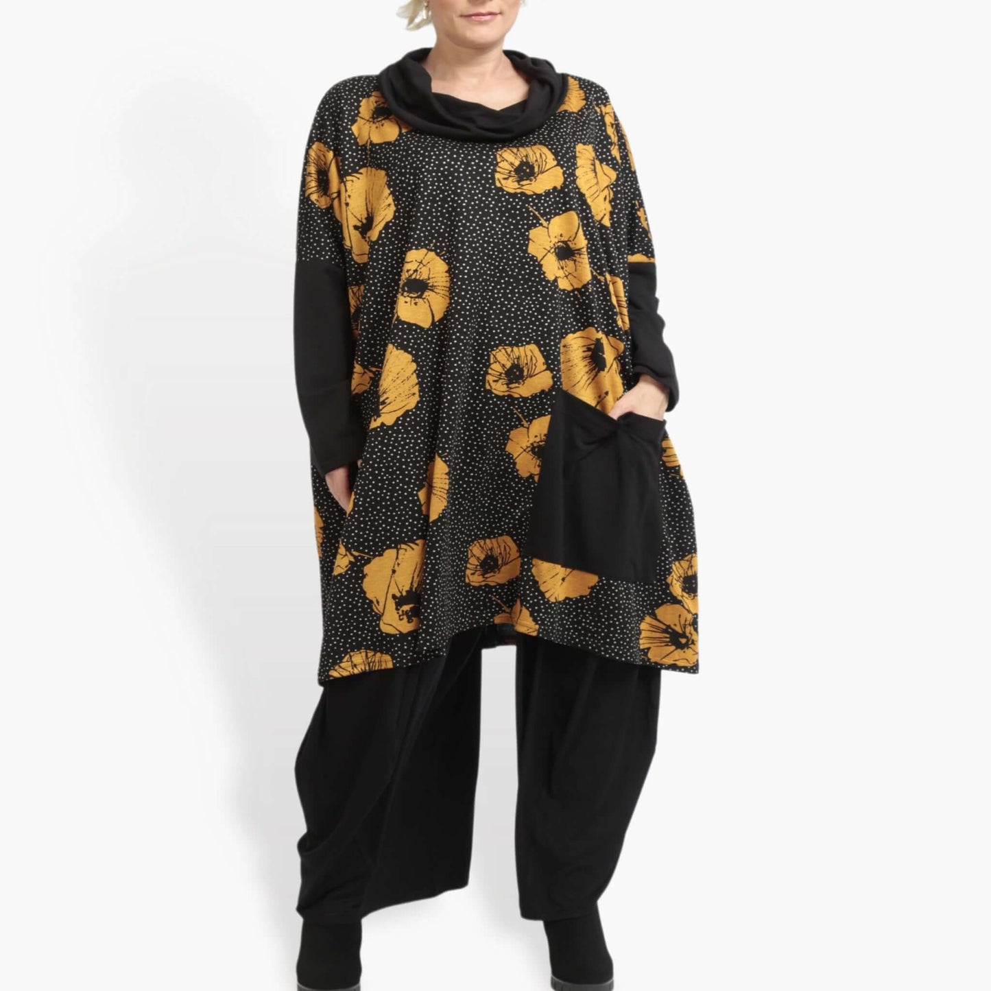 Winter big shirt in a boxy shape made of soft Romanit jersey quality, iris in black and yellow