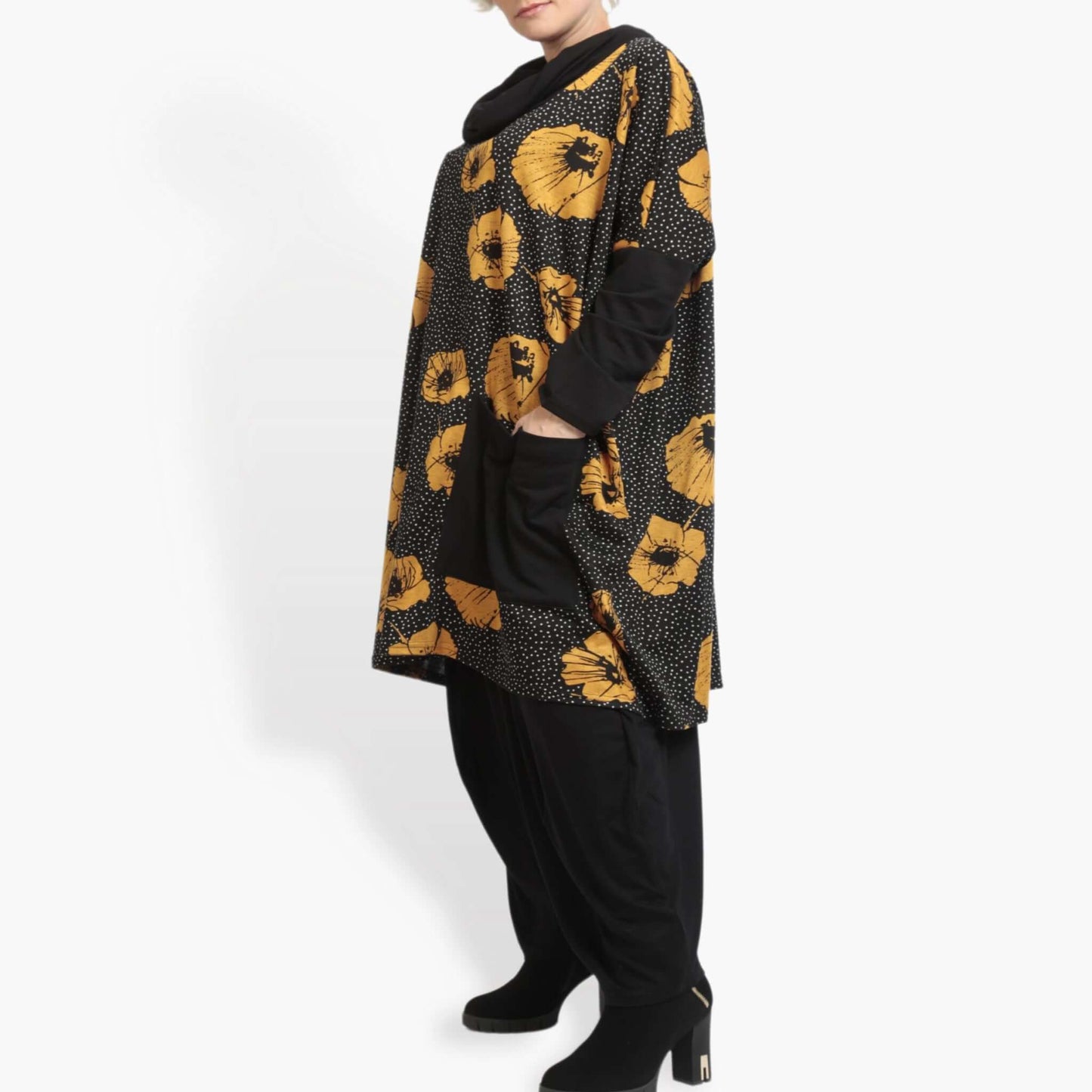 Winter big shirt in a boxy shape made of soft Romanit jersey quality, iris in black and yellow