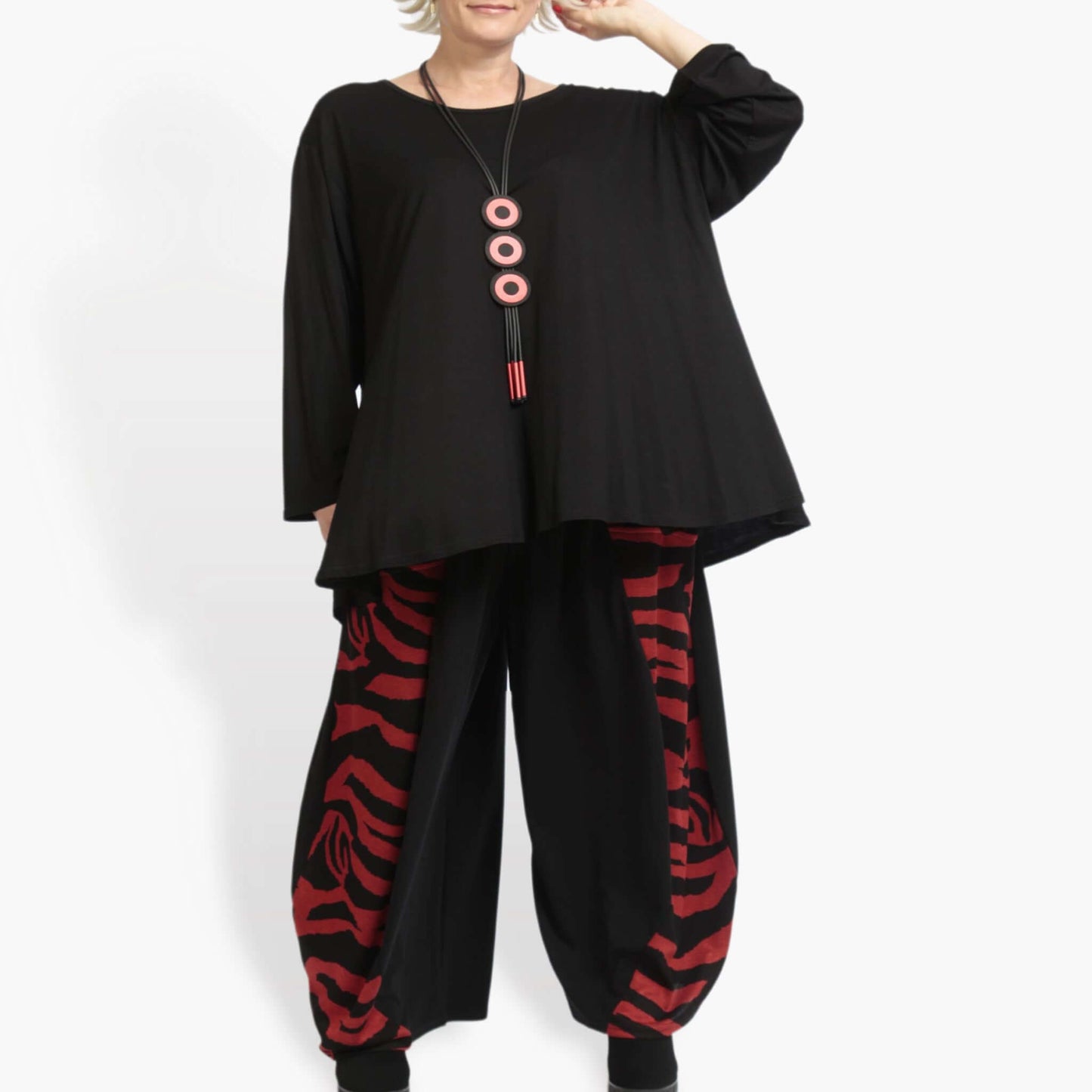 Winter trousers in balloon shape made of soft Romanit jersey quality, Lina in black and red