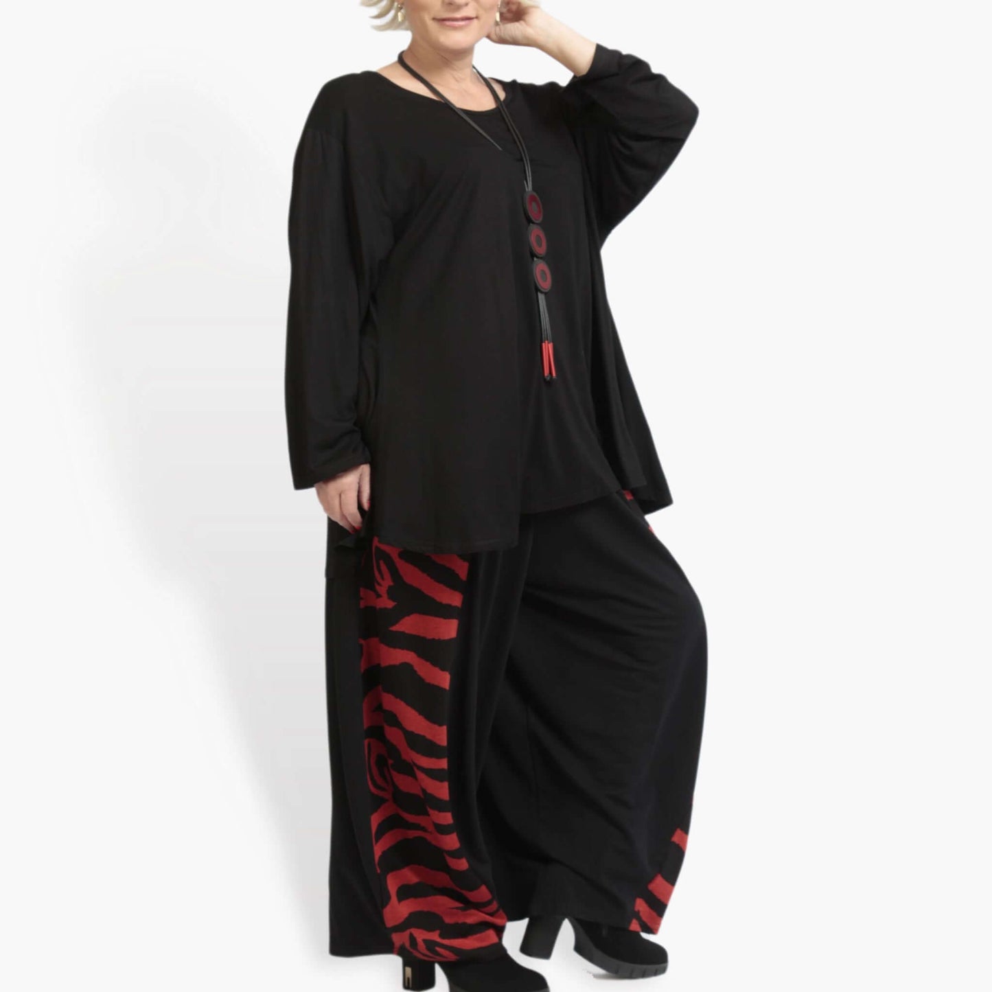 Winter trousers in balloon shape made of soft Romanit jersey quality, Lina in black and red