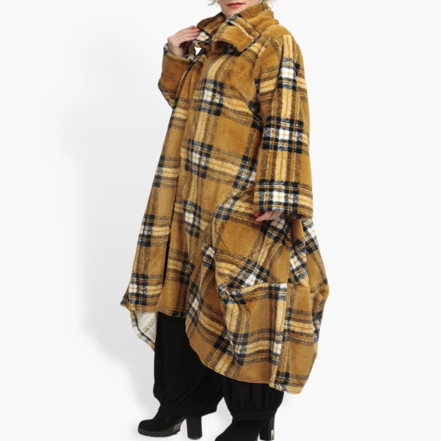 Winter coat in balloon shape made of plush quality, check in mustard multi