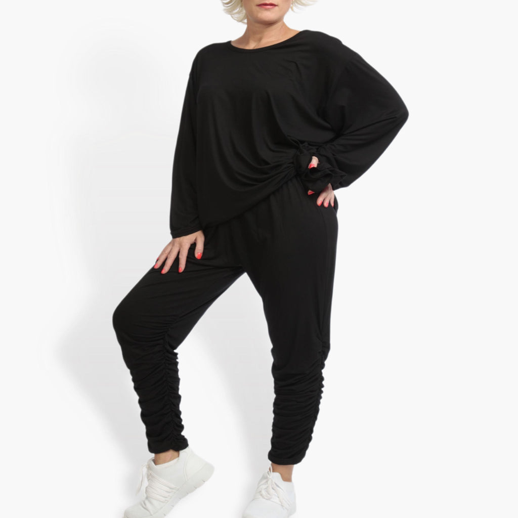 Everyday leggings in a ruffled shape made of fine jersey quality, viscose basics in black