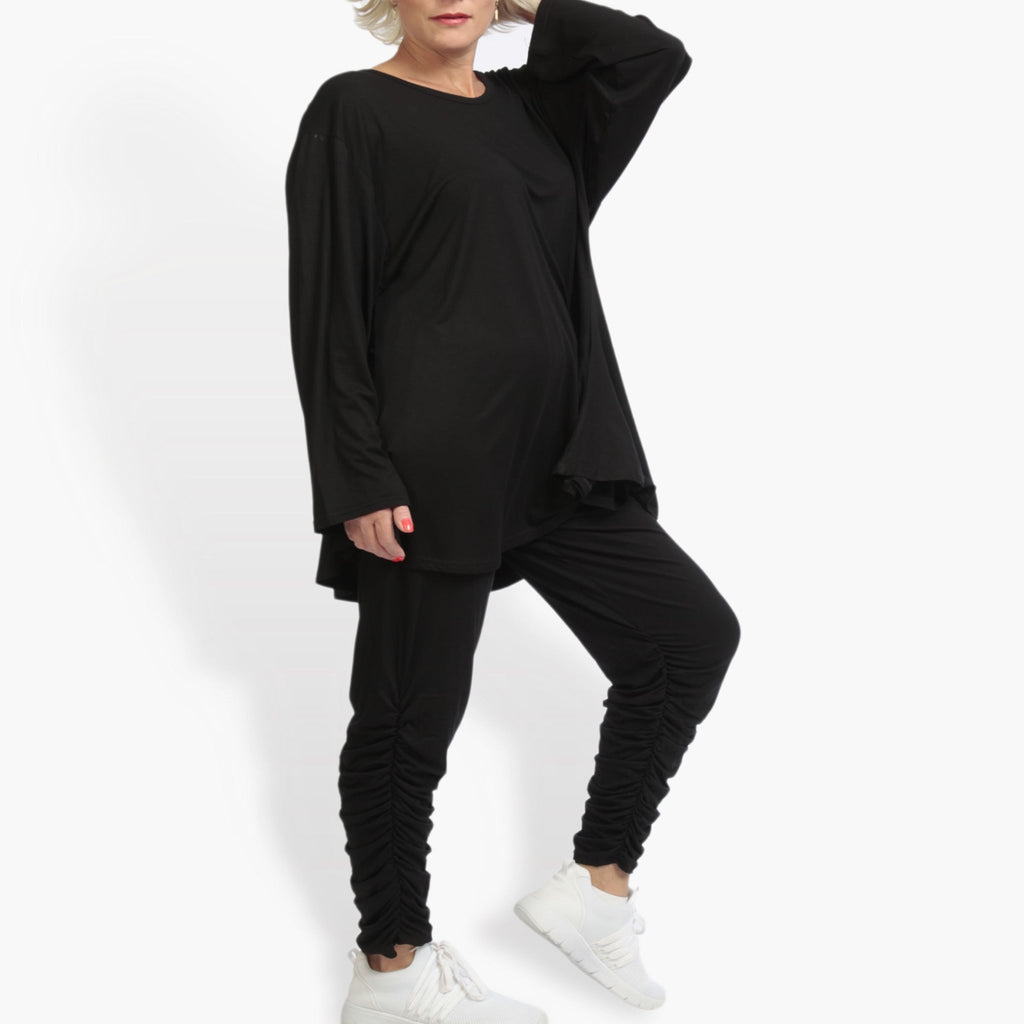 Everyday leggings in a ruffled shape made of fine jersey quality, viscose basics in black