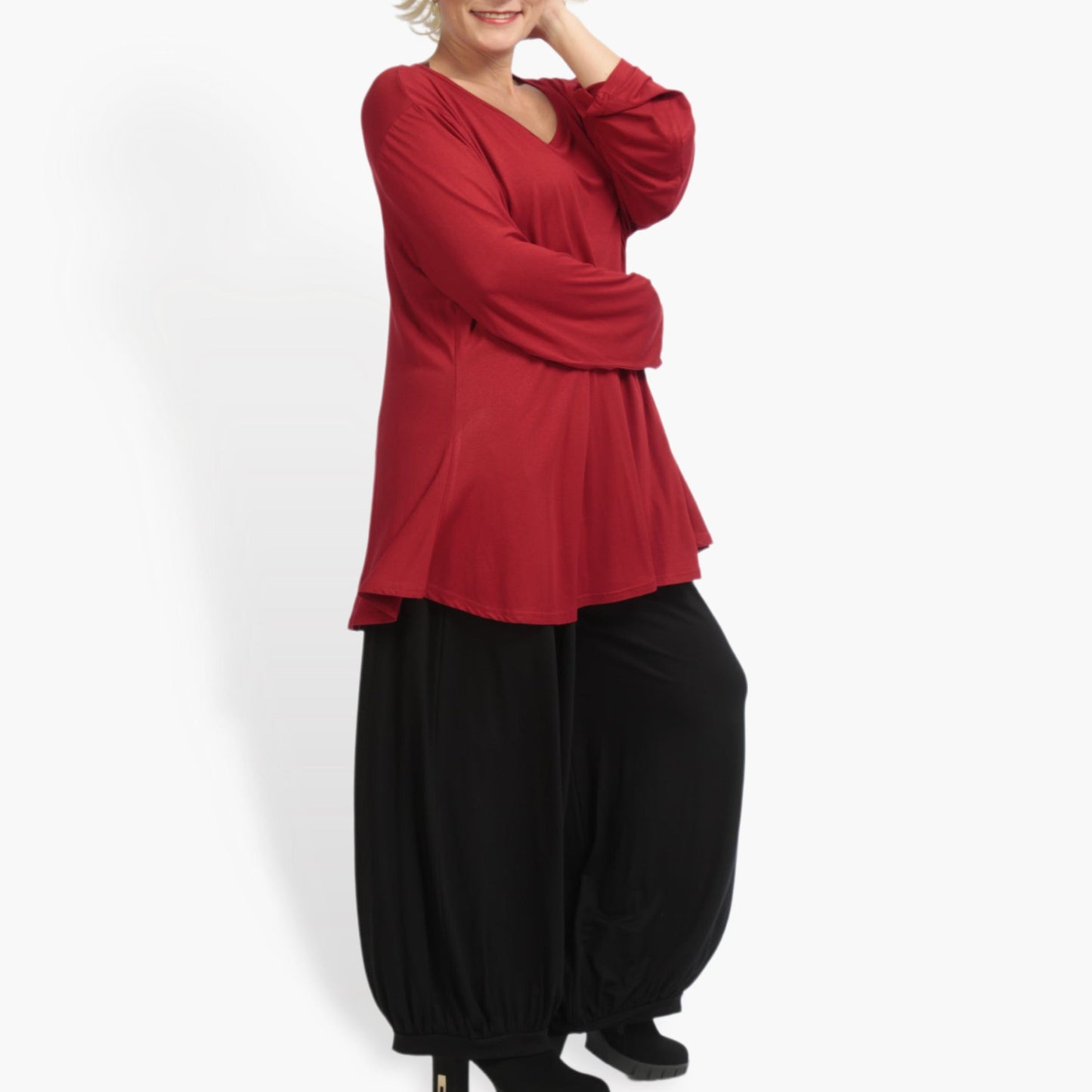 Winter shirt in a bell shape made of fine jersey quality, viscose basics in red