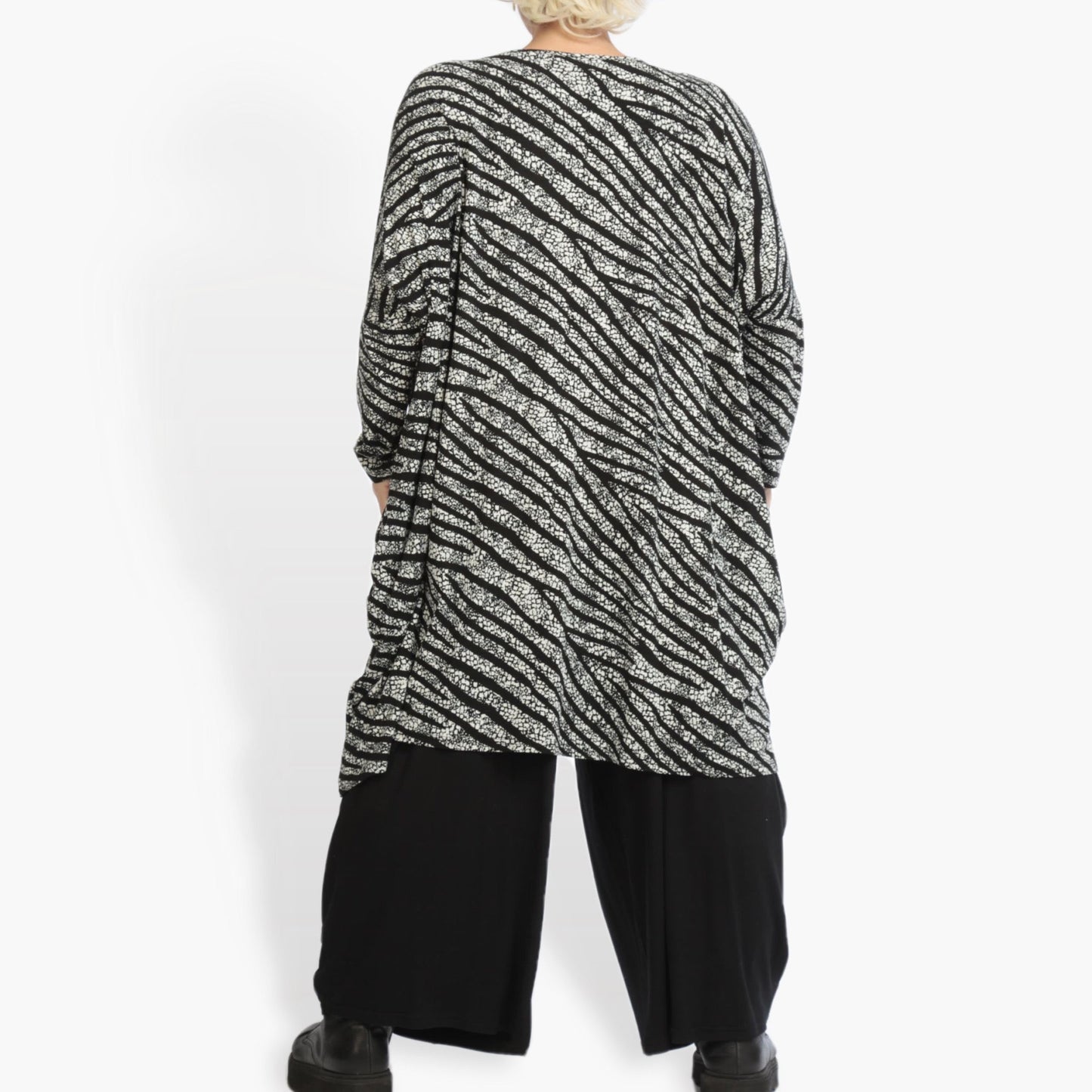 Winter big shirt in a straight shape made of jersey quality, Riga in black and white