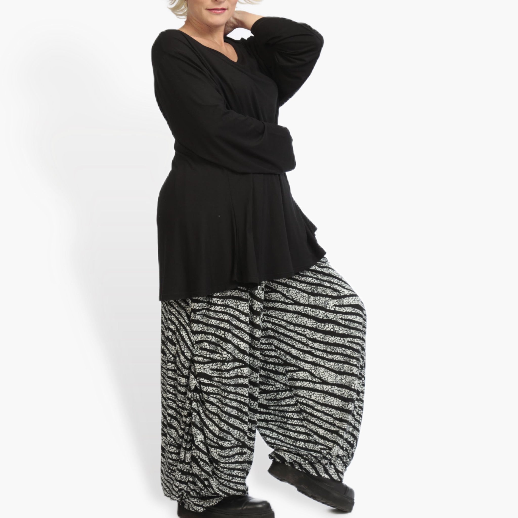 Winter trousers in the shape of jersey quality, Riga in black and white