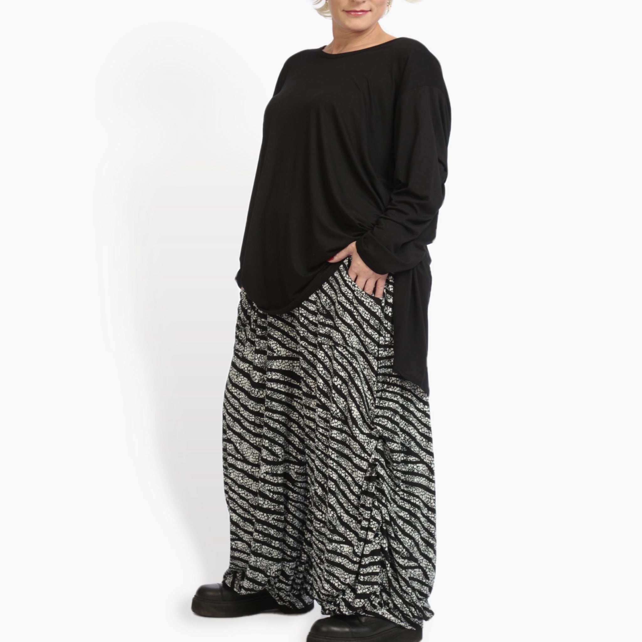 Winter trousers in the shape of jersey quality, Riga in black and white