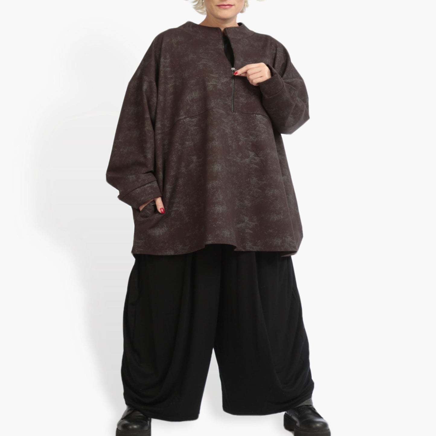 Winter big shirt in a boxy shape made of Romanit jersey quality, Lilo in dark brown