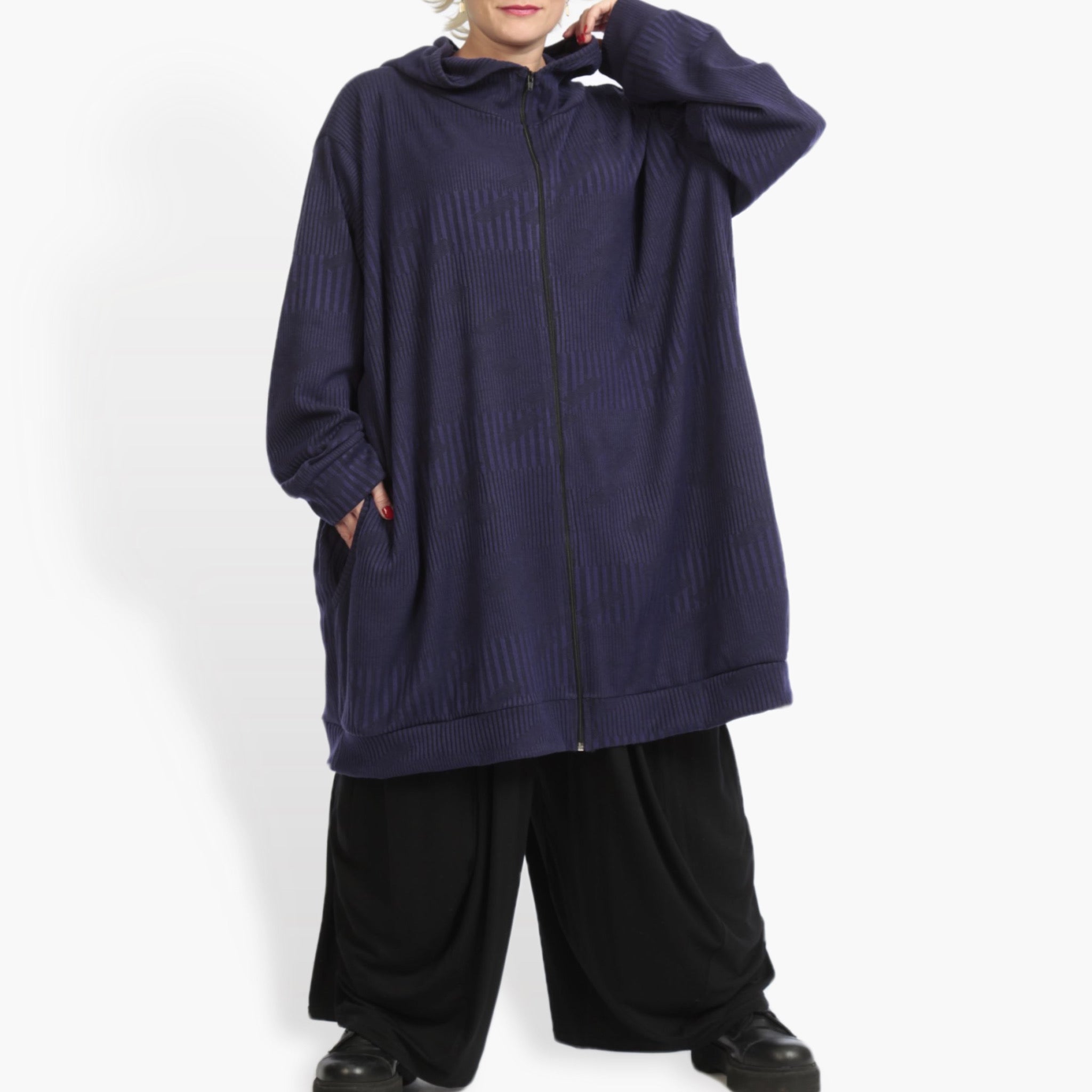Winter jacket in balloon shape made of knitted quality, stitch in purple