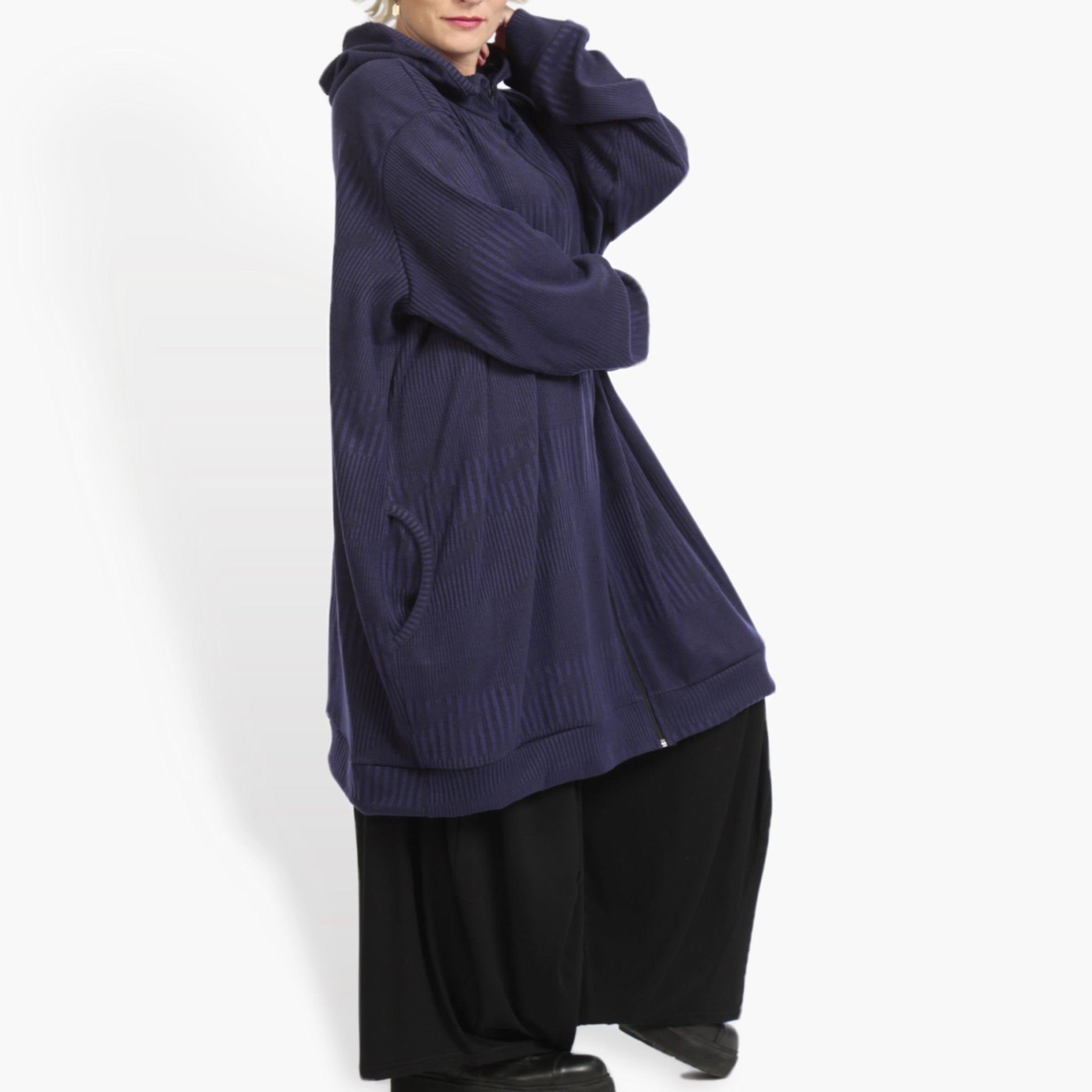 Winter jacket in balloon shape made of knitted quality, stitch in purple