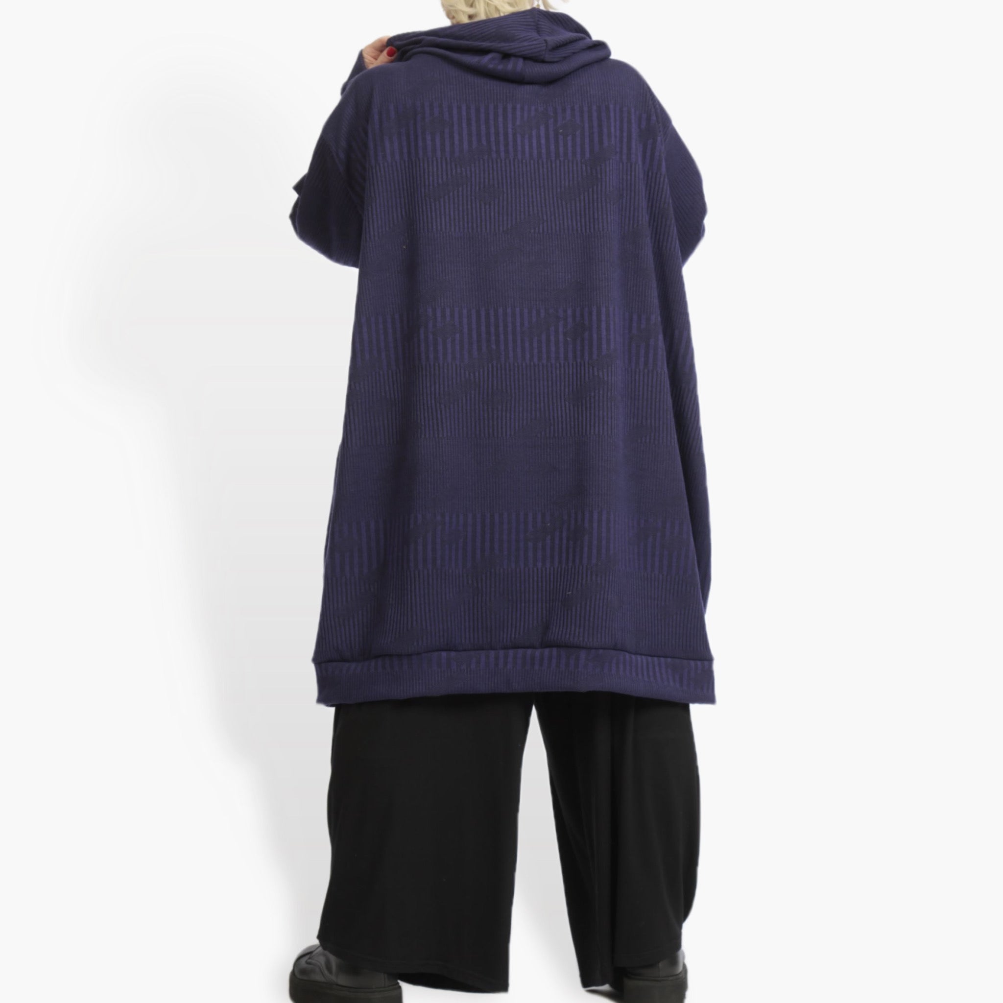 Winter jacket in balloon shape made of knitted quality, stitch in purple
