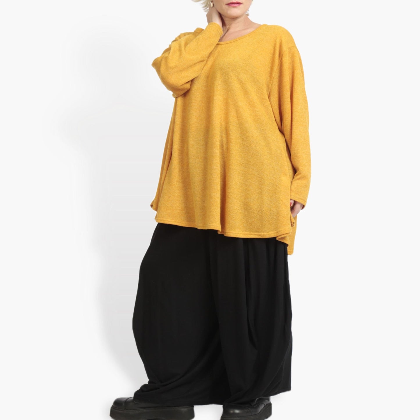 Everyday shirt in a bell shape made of light, fine knit quality, Yuki in mustard