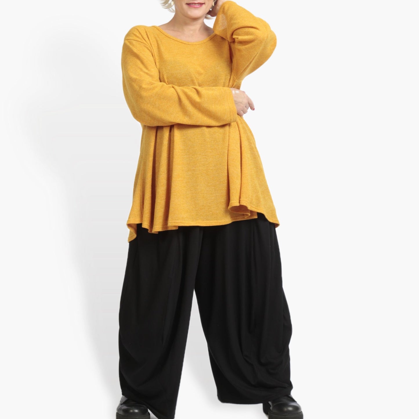 Everyday shirt in a bell shape made of light, fine knit quality, Yuki in mustard