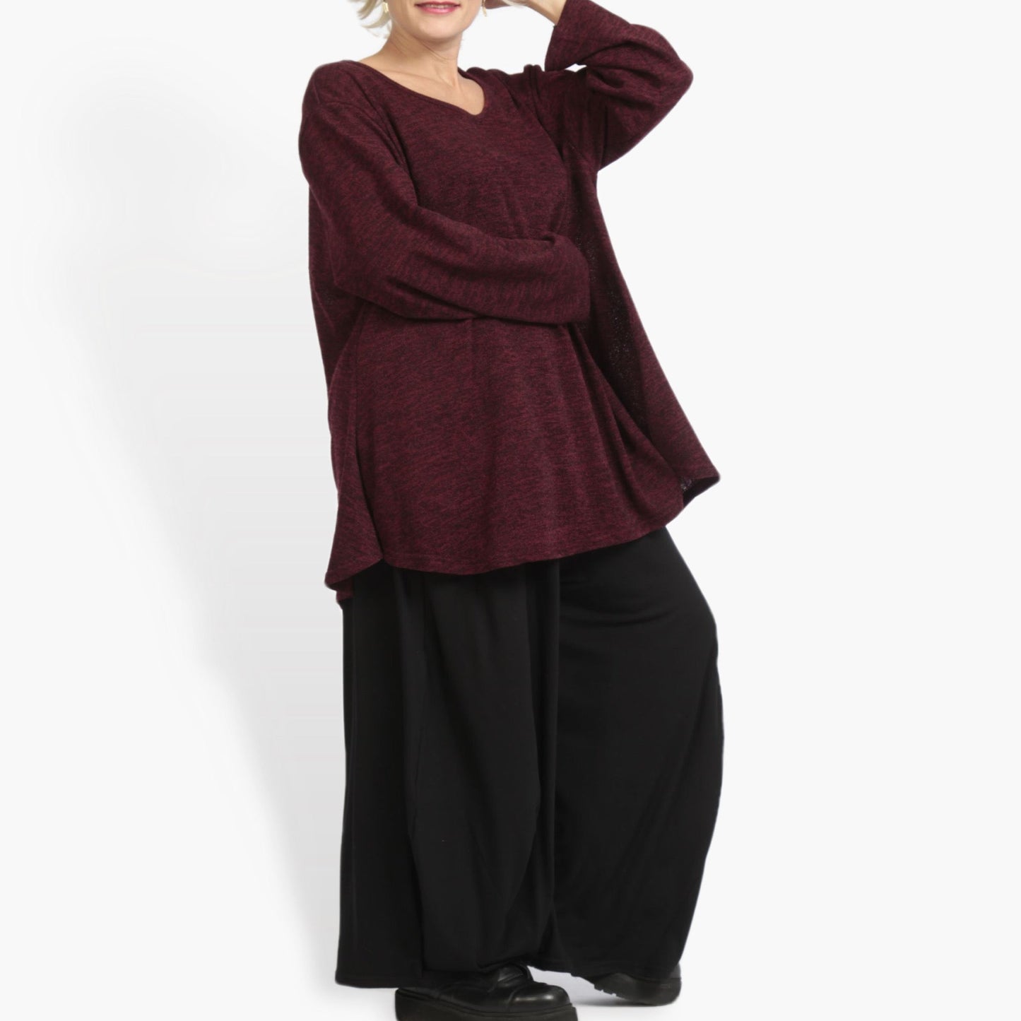 Everyday shirt in a bell shape made of light, fine knit quality, Yuki in wine red