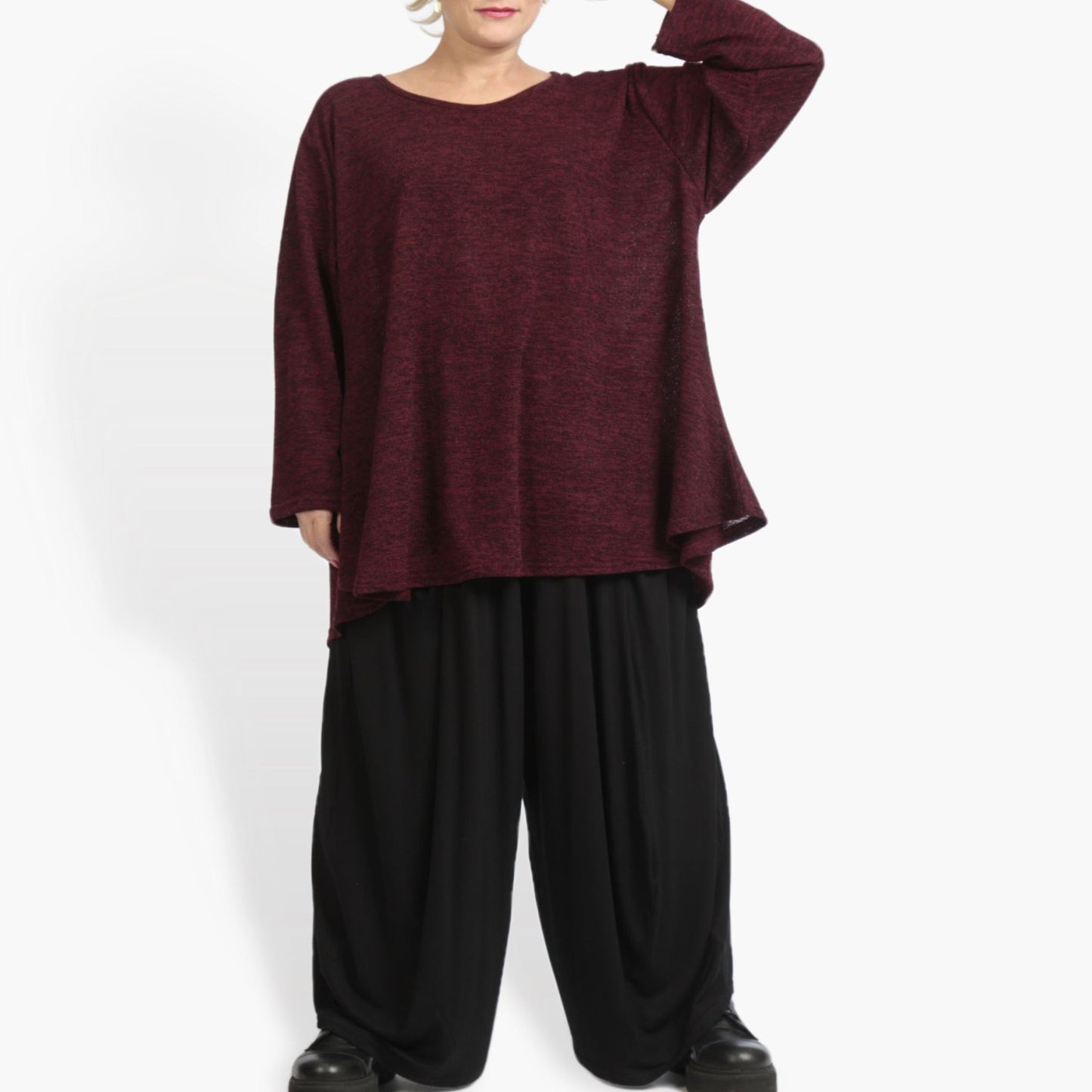 Everyday shirt in a bell shape made of light, fine knit quality, Yuki in wine red