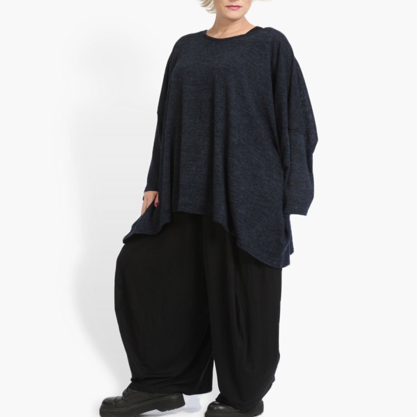 Everyday big shirt in a boxy shape made of light, fine knit quality, Yuki in dark blue