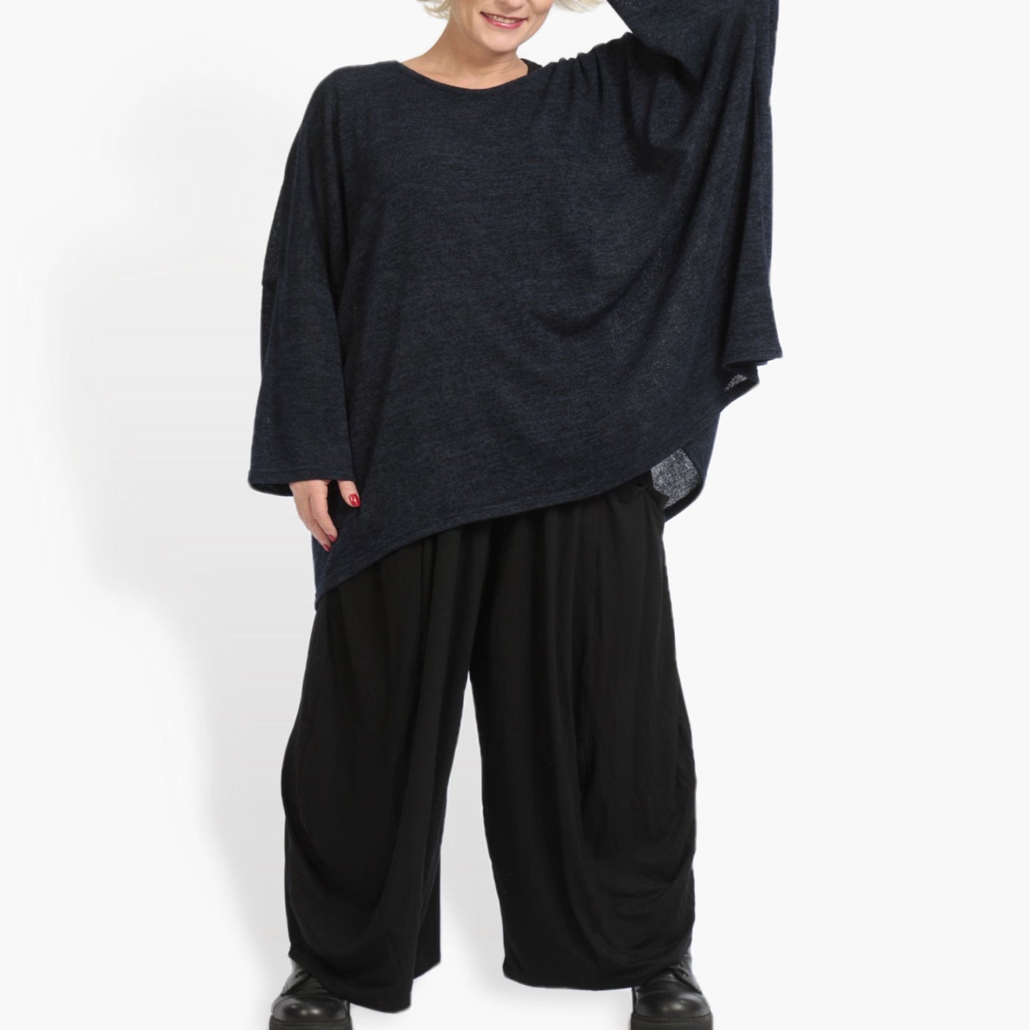 Everyday big shirt in a boxy shape made of light, fine knit quality, Yuki in dark blue